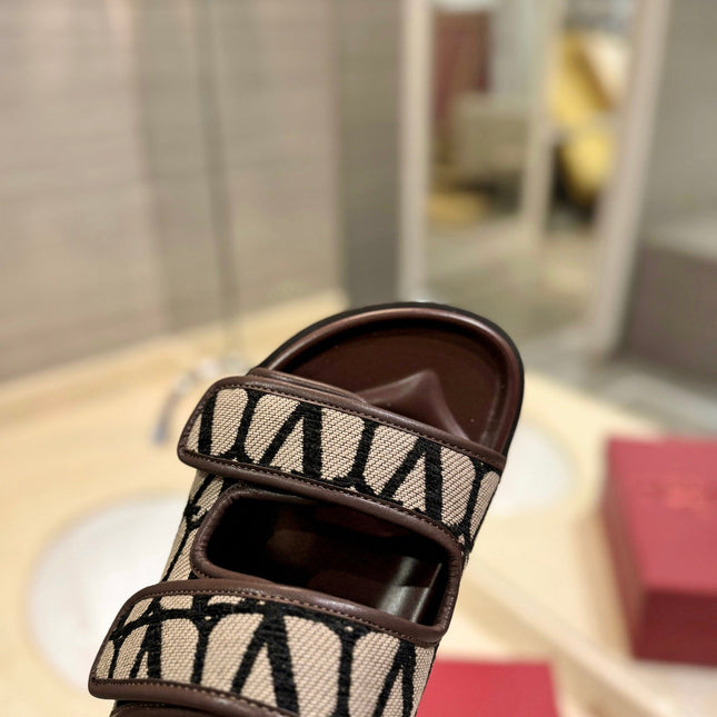 VALENTINO 26S VELCRO SANDALS IN BROWN LEATHER AND BEIGE JACQUARD FABRIC