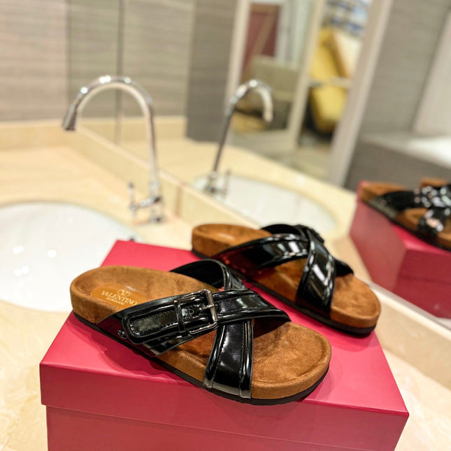 VALENTINO 26S CROSS STRAP SANDALS IN BLACK GLOSSY LEATHER MIX BROWN SUEDE