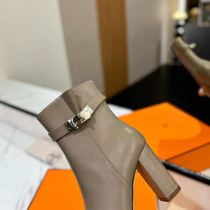 HM 26S ANKLE BOOTS 85 MM IN GREYISH BEIGE CALFSKIN