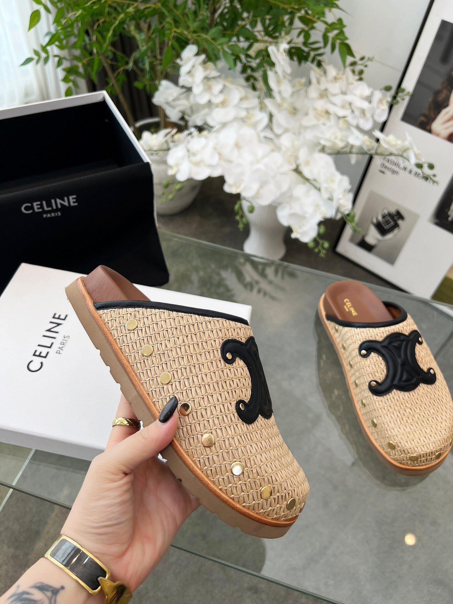CELINE 26S TRIOMPHE MULES IN BEIGE RAFFIA AND BLACK CALFSKIN