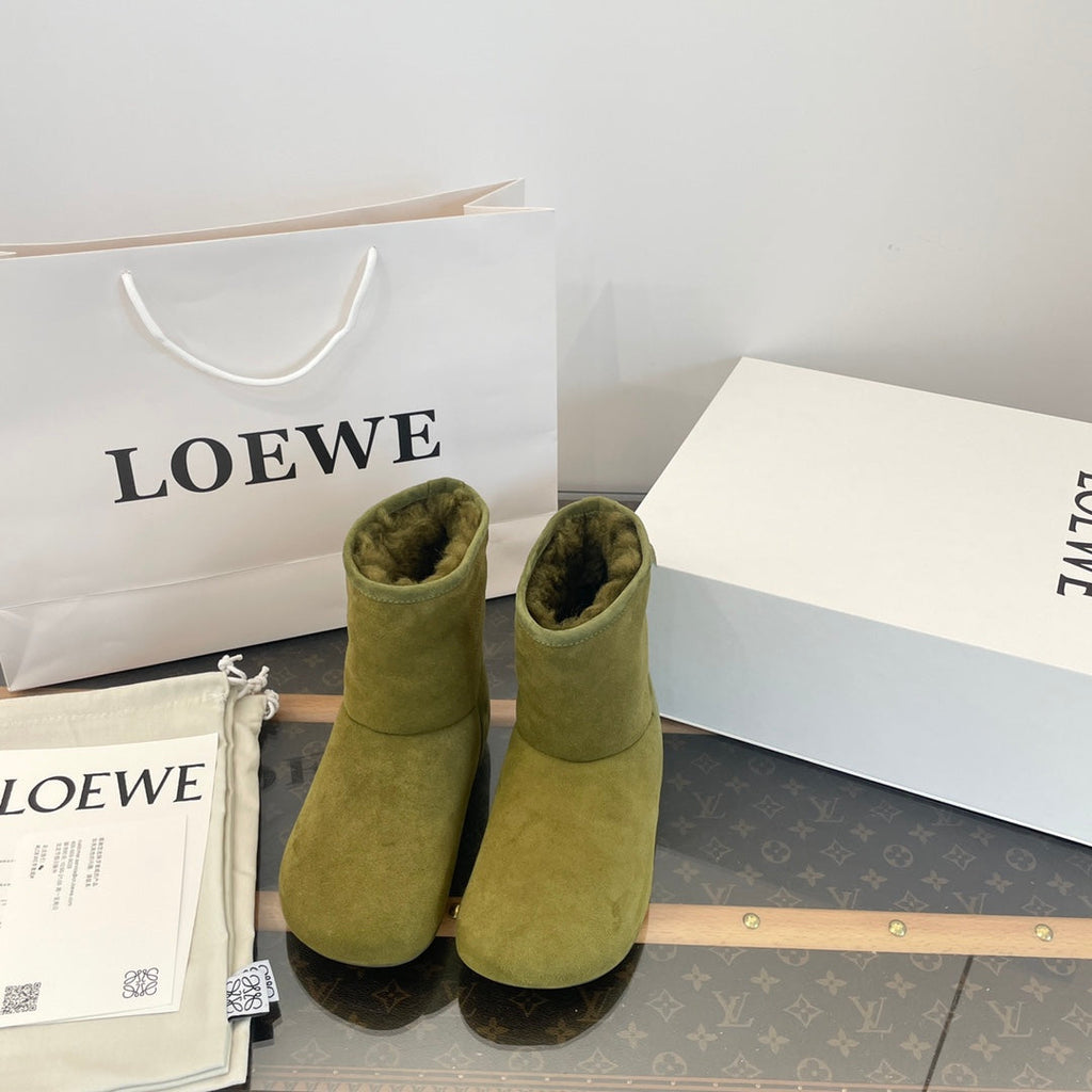LOEWE 26S LAGO ANKLE BOOTS IN OLIVE GREEN SUEDE-SHEARLING