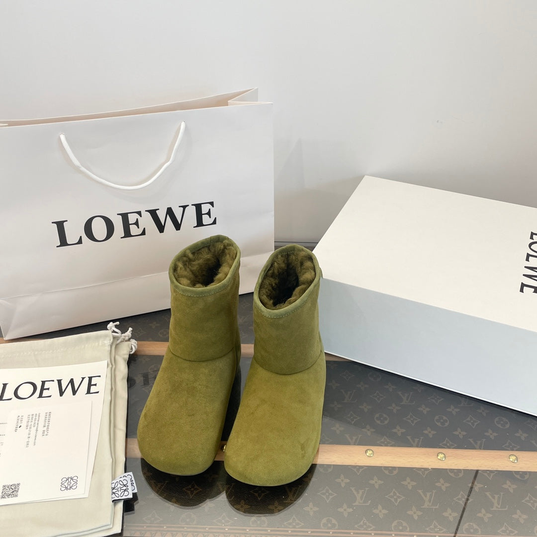 LOEWE 26S LAGO ANKLE BOOTS IN OLIVE GREEN SUEDE-SHEARLING