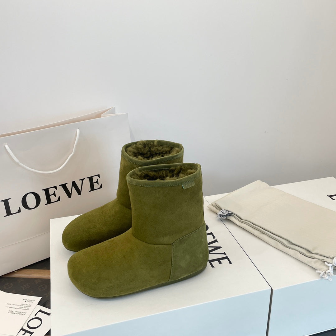 LOEWE 26S LAGO ANKLE BOOTS IN OLIVE GREEN SUEDE-SHEARLING