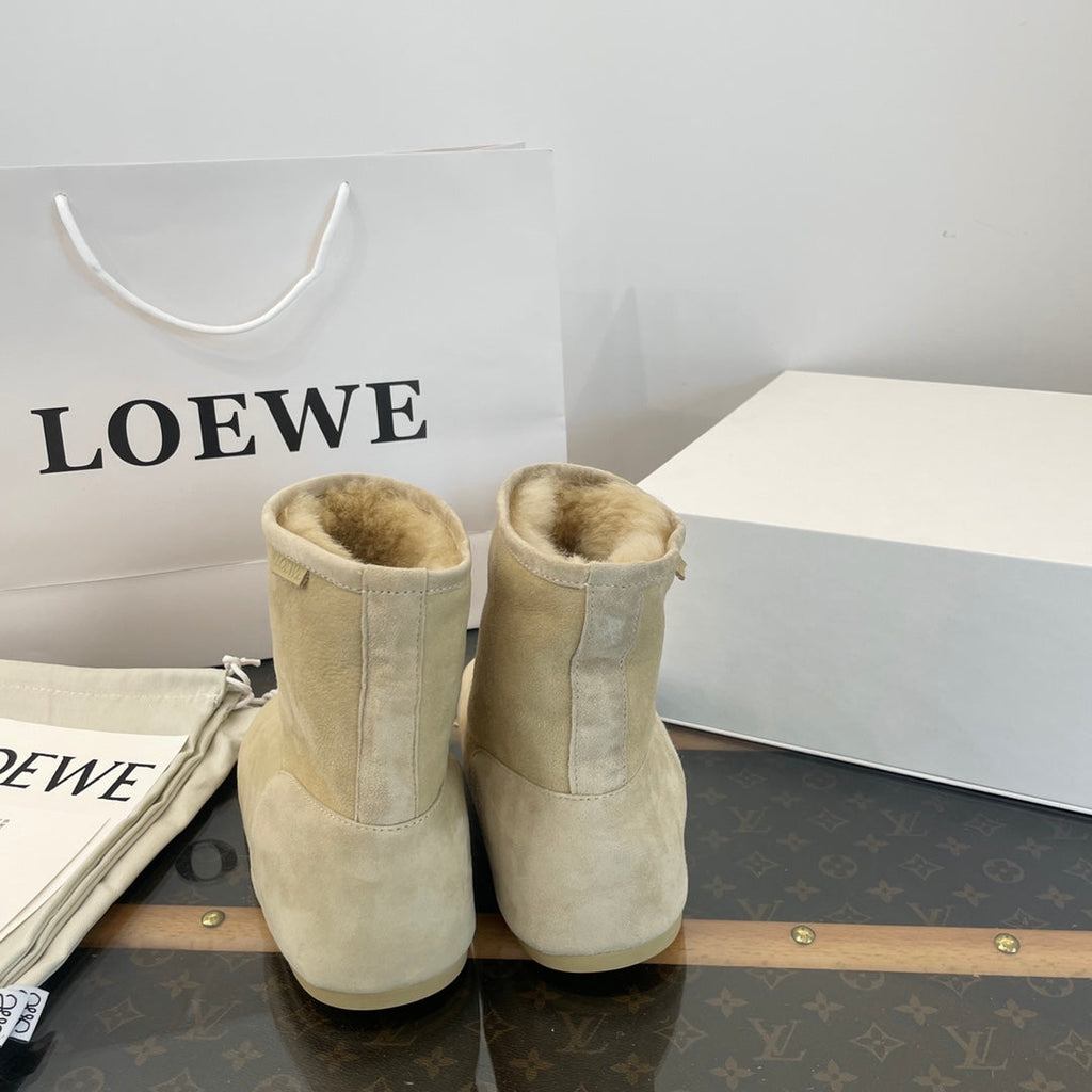 LOEWE 26S LAGO ANKLE BOOTS IN BEIGE SUEDE-SHEARLING