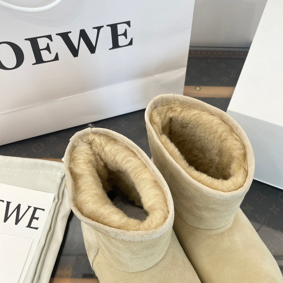 LOEWE 26S LAGO ANKLE BOOTS IN BEIGE SUEDE-SHEARLING