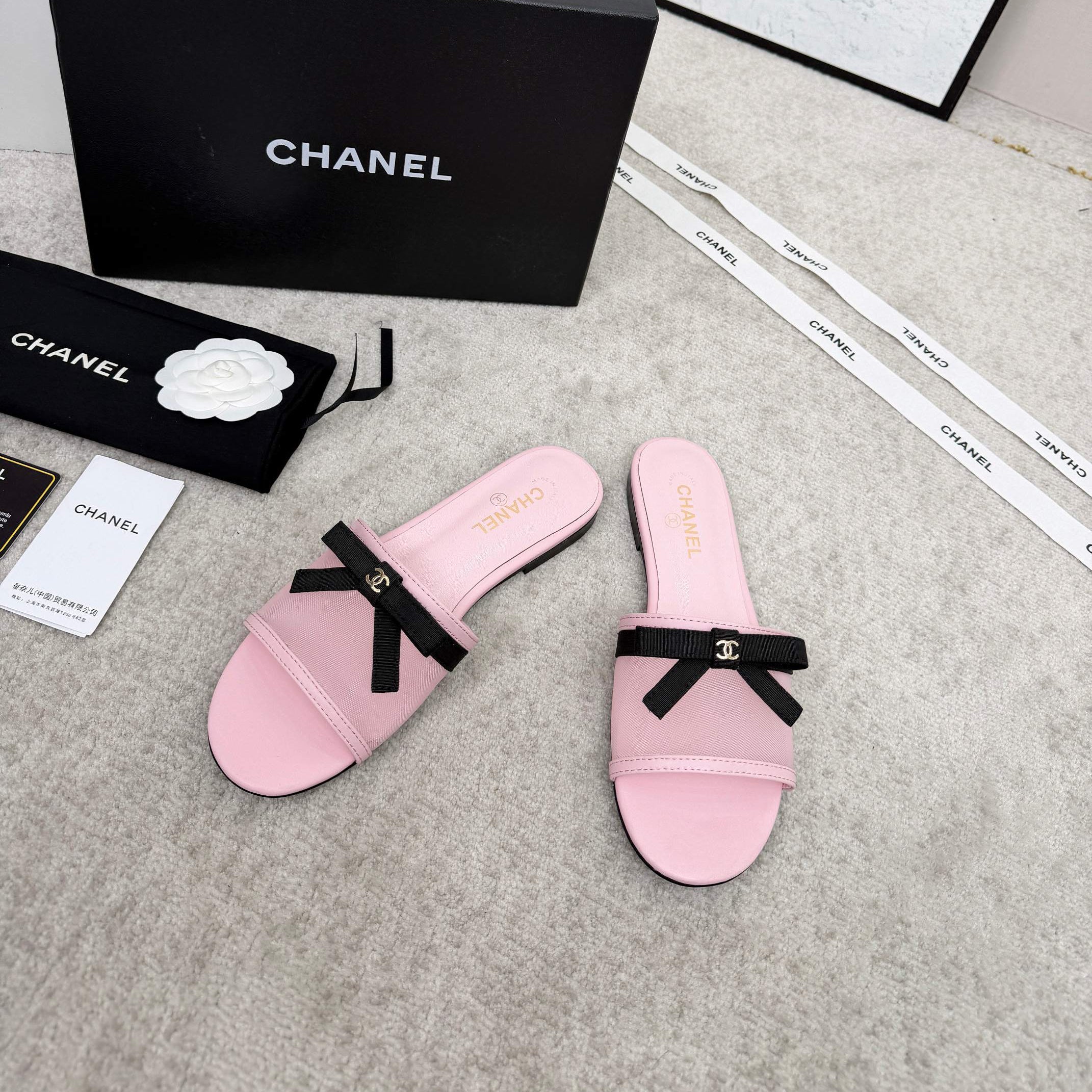 CHANEL 26S SLIDE SANDALS IN PINK MESH AND CALFSKIN WITH BLACK RIBBON