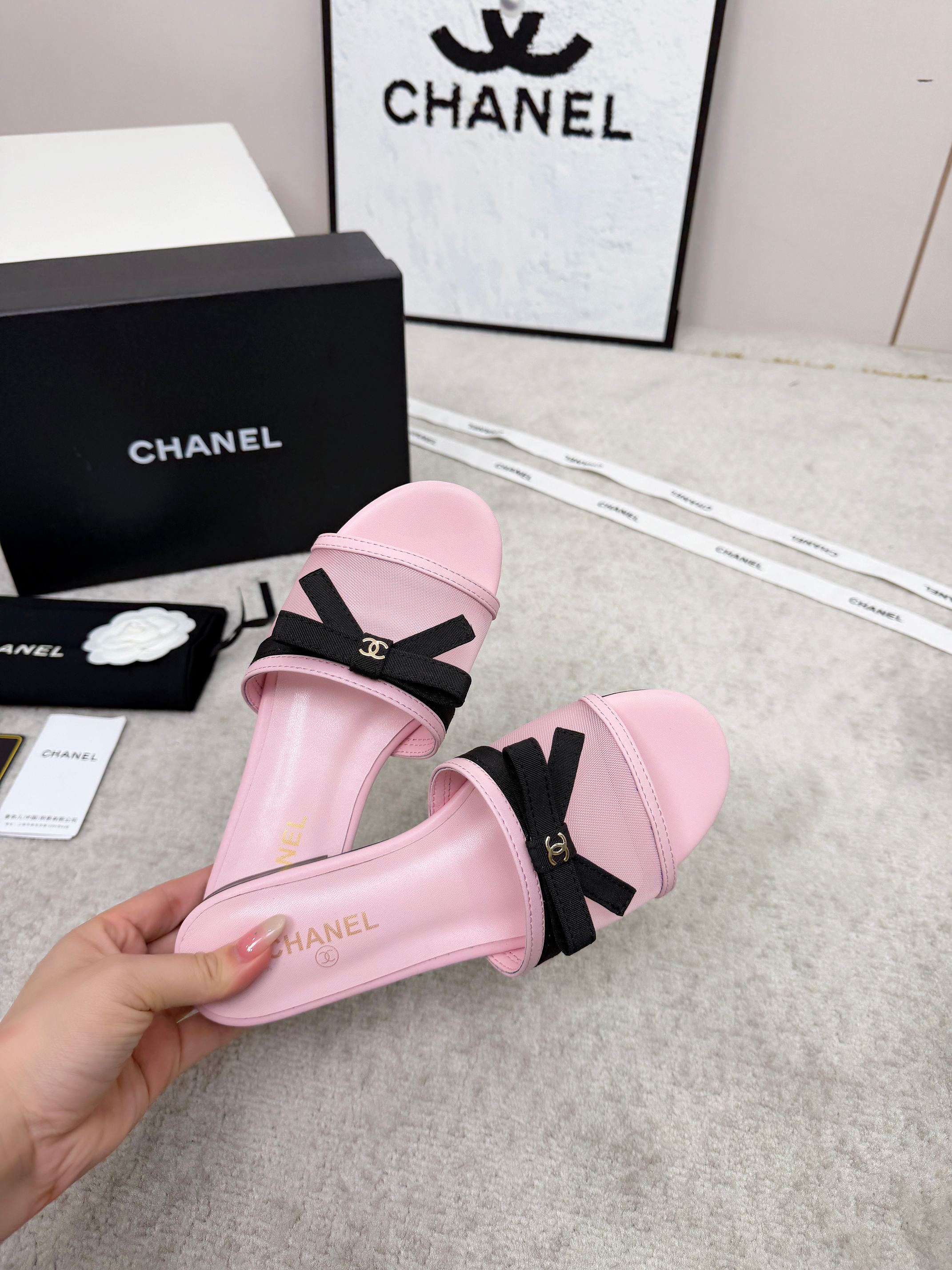 CHANEL 26S SLIDE SANDALS IN PINK MESH AND CALFSKIN WITH BLACK RIBBON