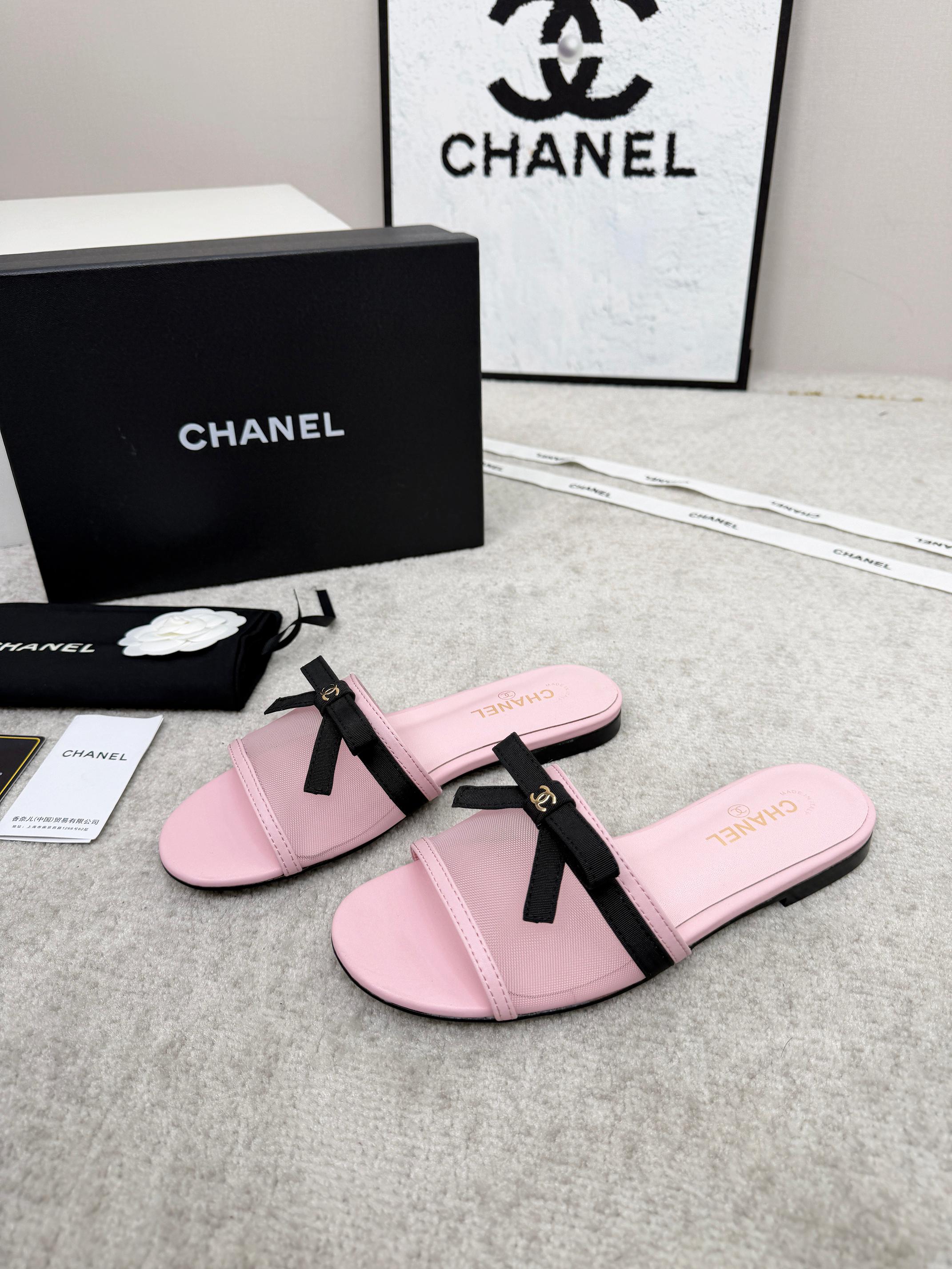 CHANEL 26S SLIDE SANDALS IN PINK MESH AND CALFSKIN WITH BLACK RIBBON