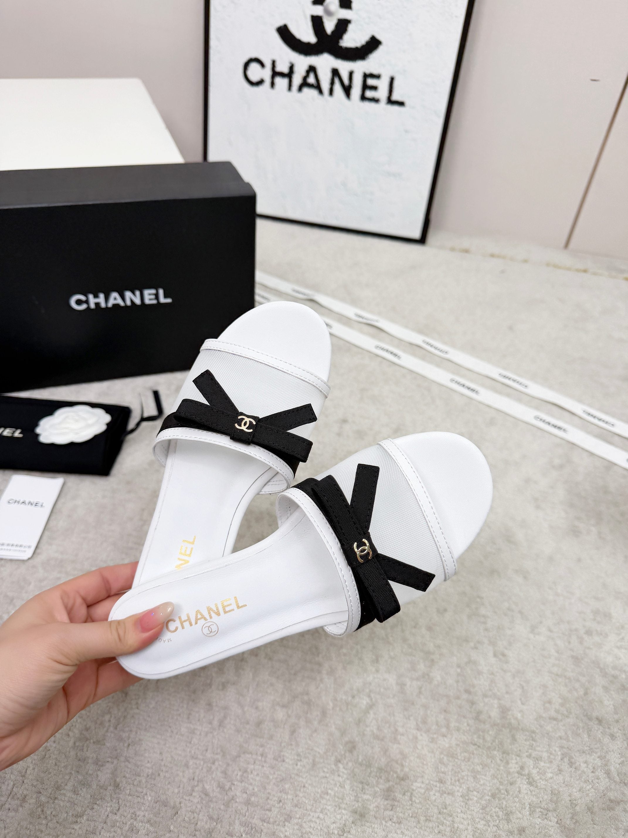 CHANEL 26S SLIDE SANDALS IN WHITE MESH AND CALFSKIN WITH BLACK RIBBON
