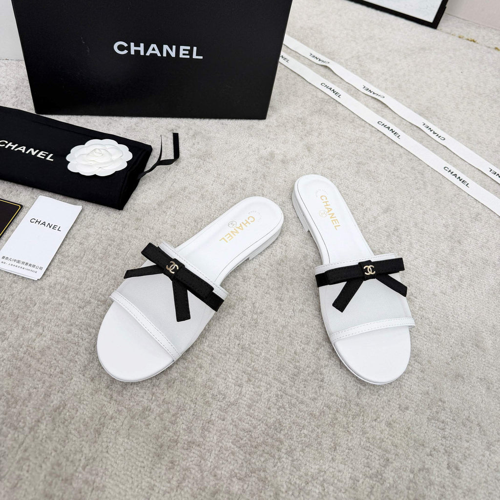 CHANEL 26S SLIDE SANDALS IN WHITE MESH AND CALFSKIN WITH BLACK RIBBON