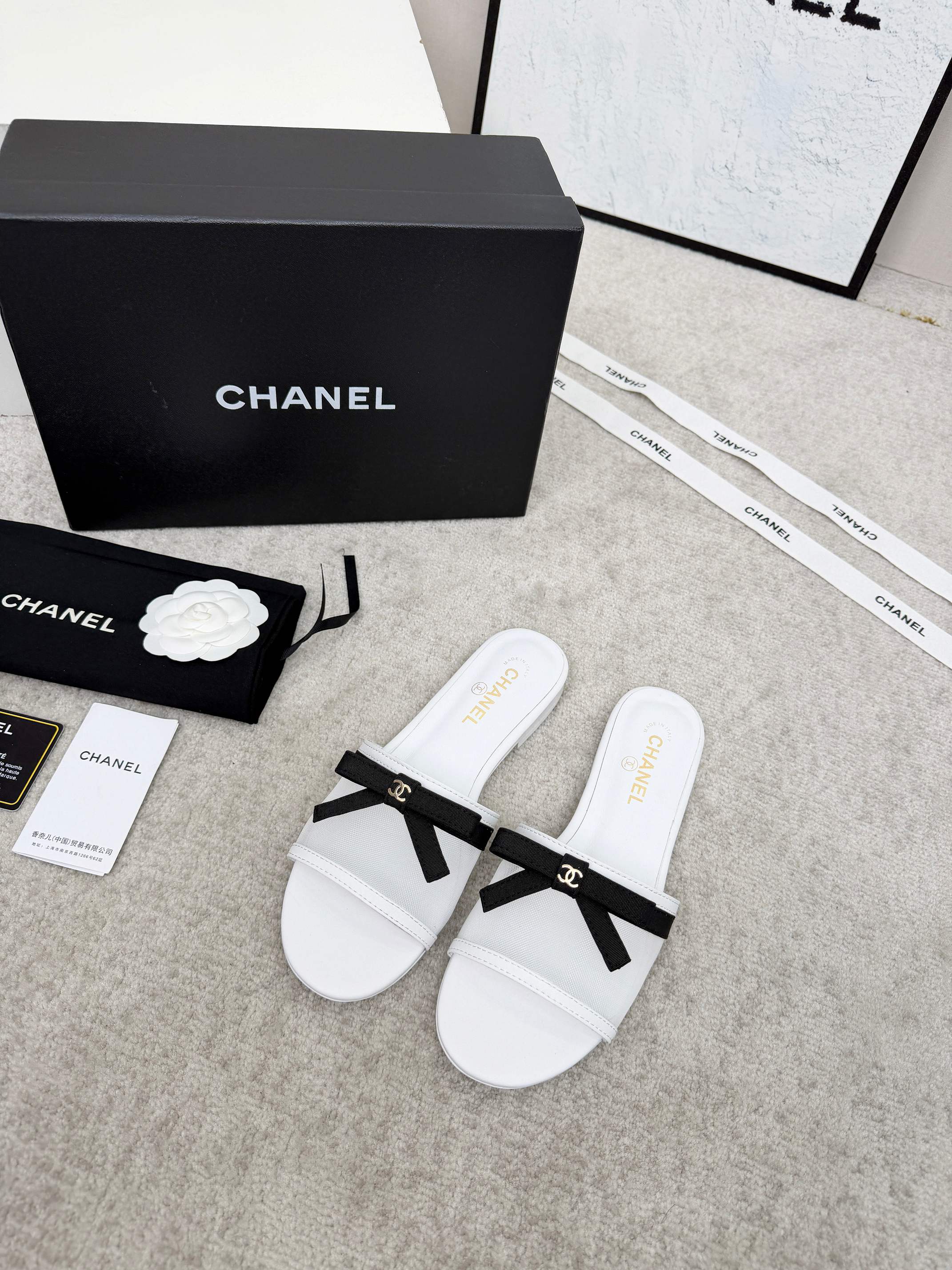 CHANEL 26S SLIDE SANDALS IN WHITE MESH AND CALFSKIN WITH BLACK RIBBON