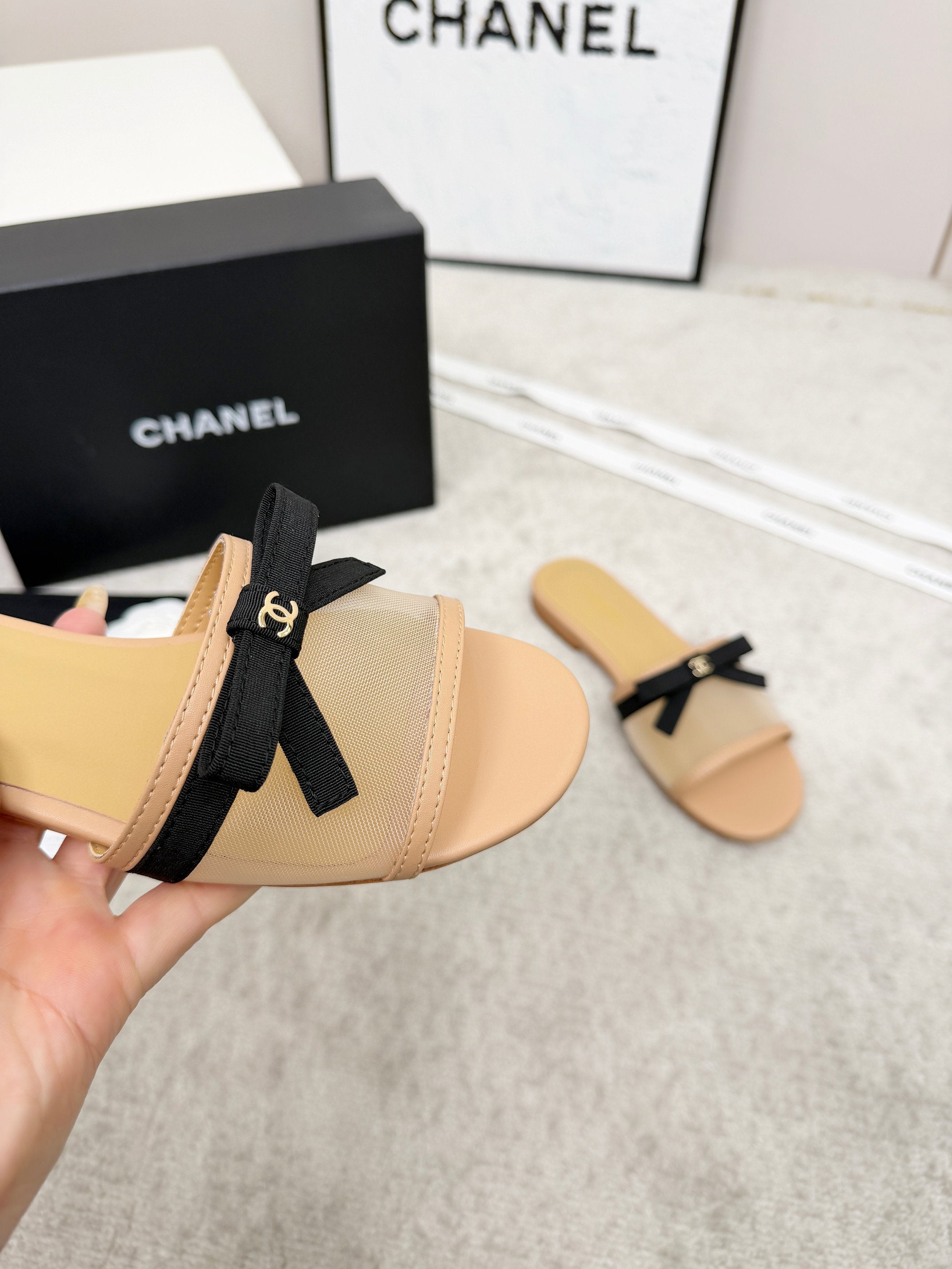 CHANEL 26S SLIDE SANDALS IN BEIGE MESH AND CALFSKIN WITH BLACK RIBBON