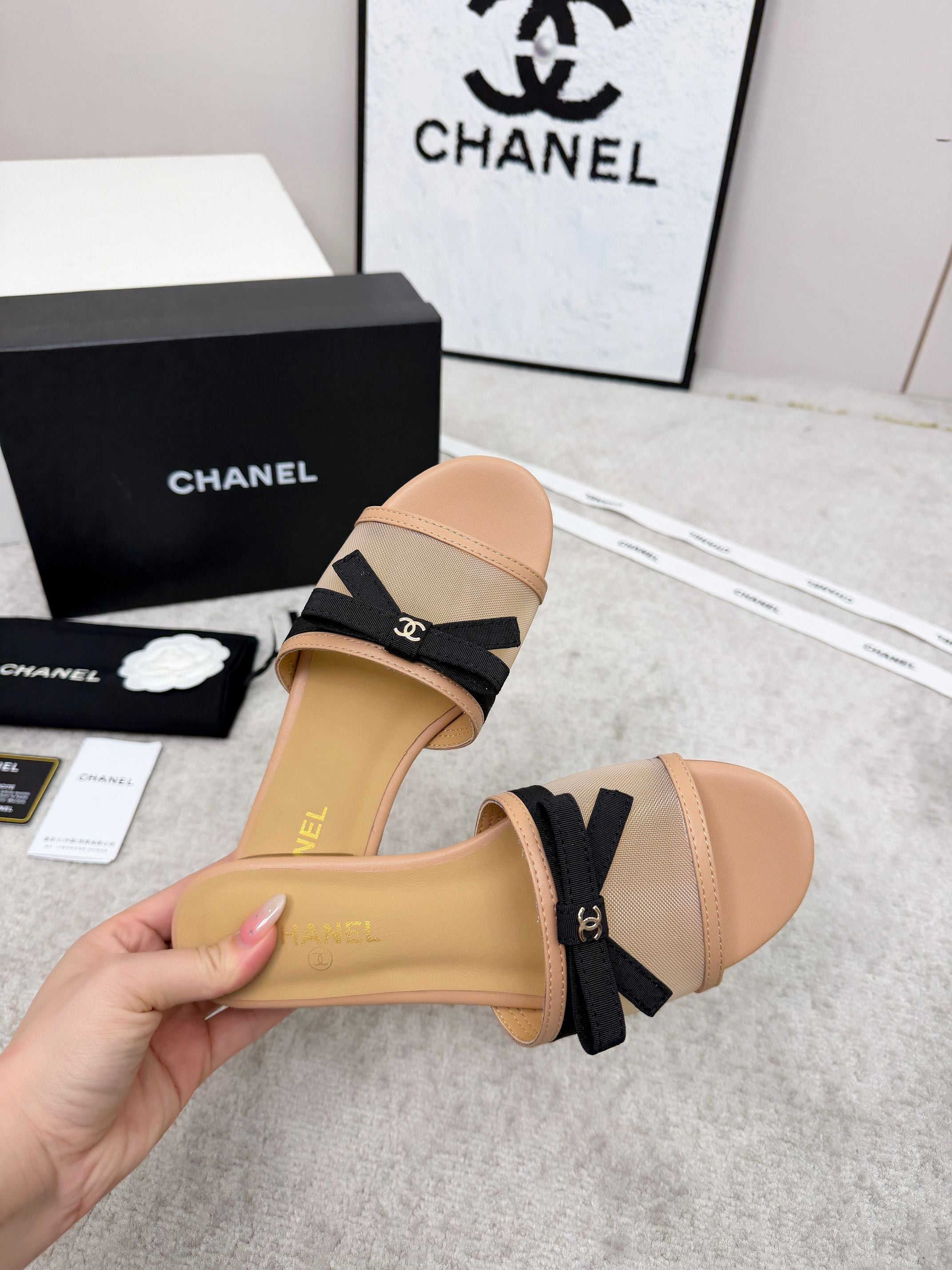 CHANEL 26S SLIDE SANDALS IN BEIGE MESH AND CALFSKIN WITH BLACK RIBBON