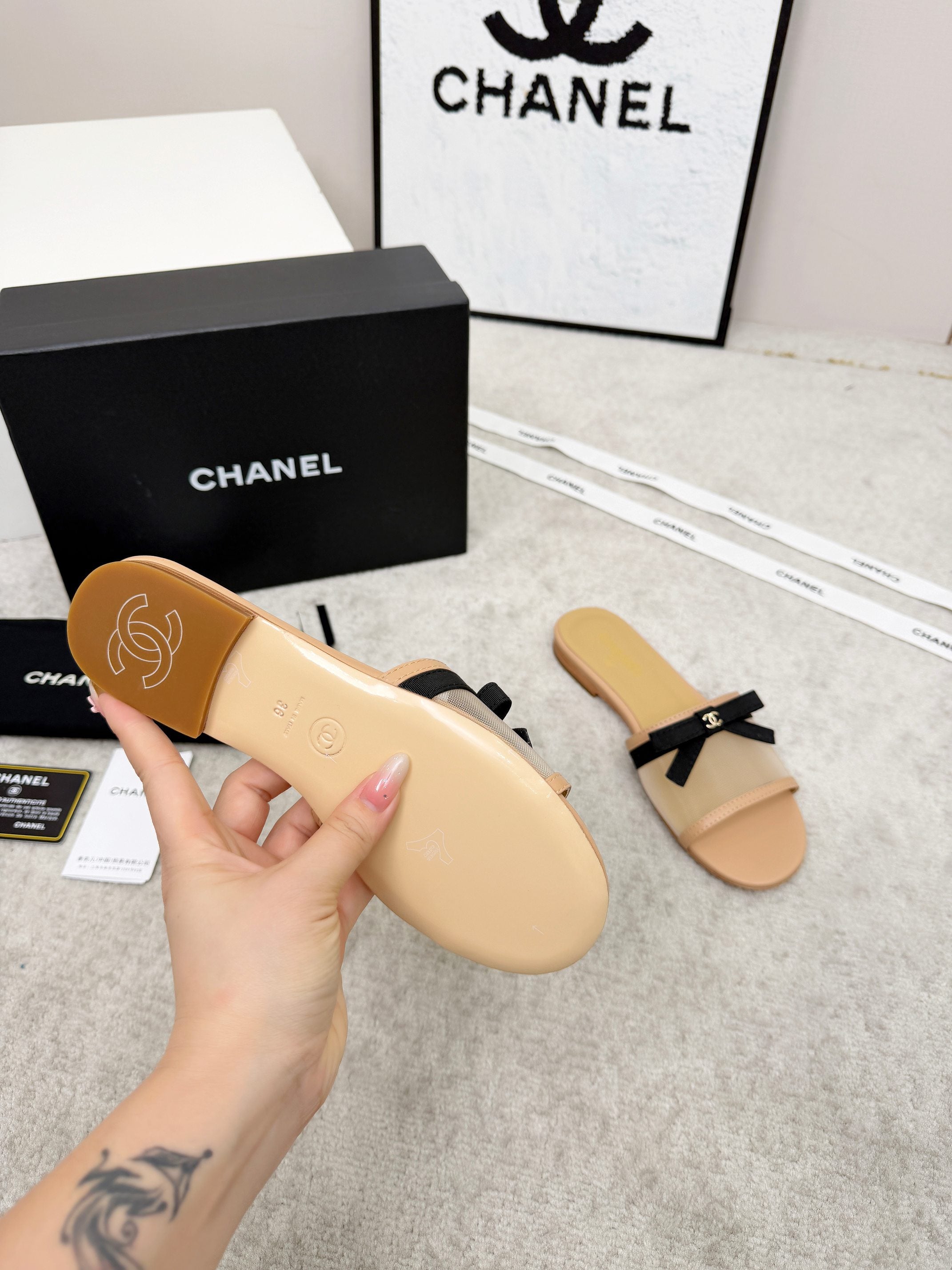 CHANEL 26S SLIDE SANDALS IN BEIGE MESH AND CALFSKIN WITH BLACK RIBBON