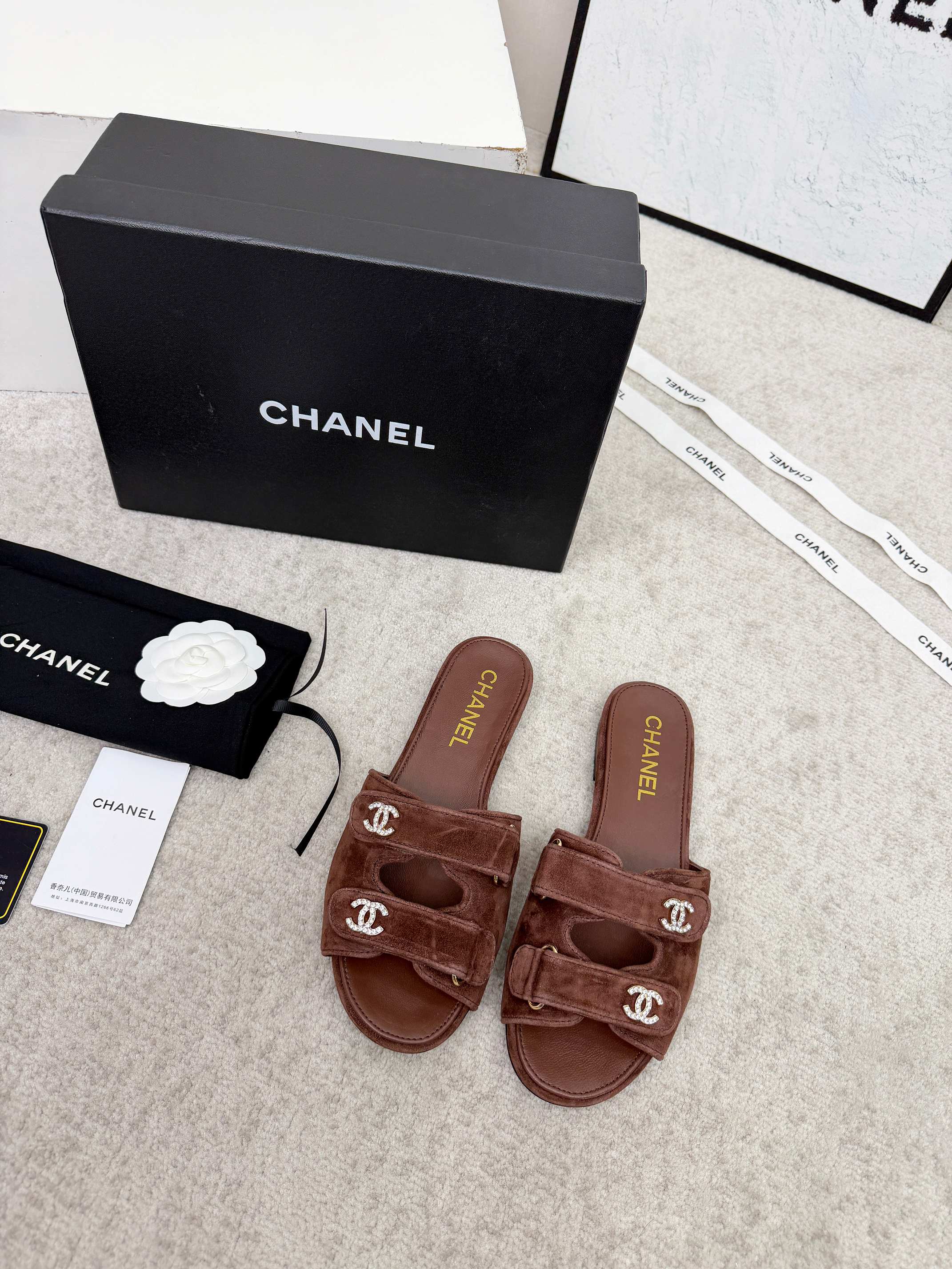 CHANEL 26S DOUBLE STRAP SLIDE SANDALS IN BROWN SUEDE AND CALFSKIN
