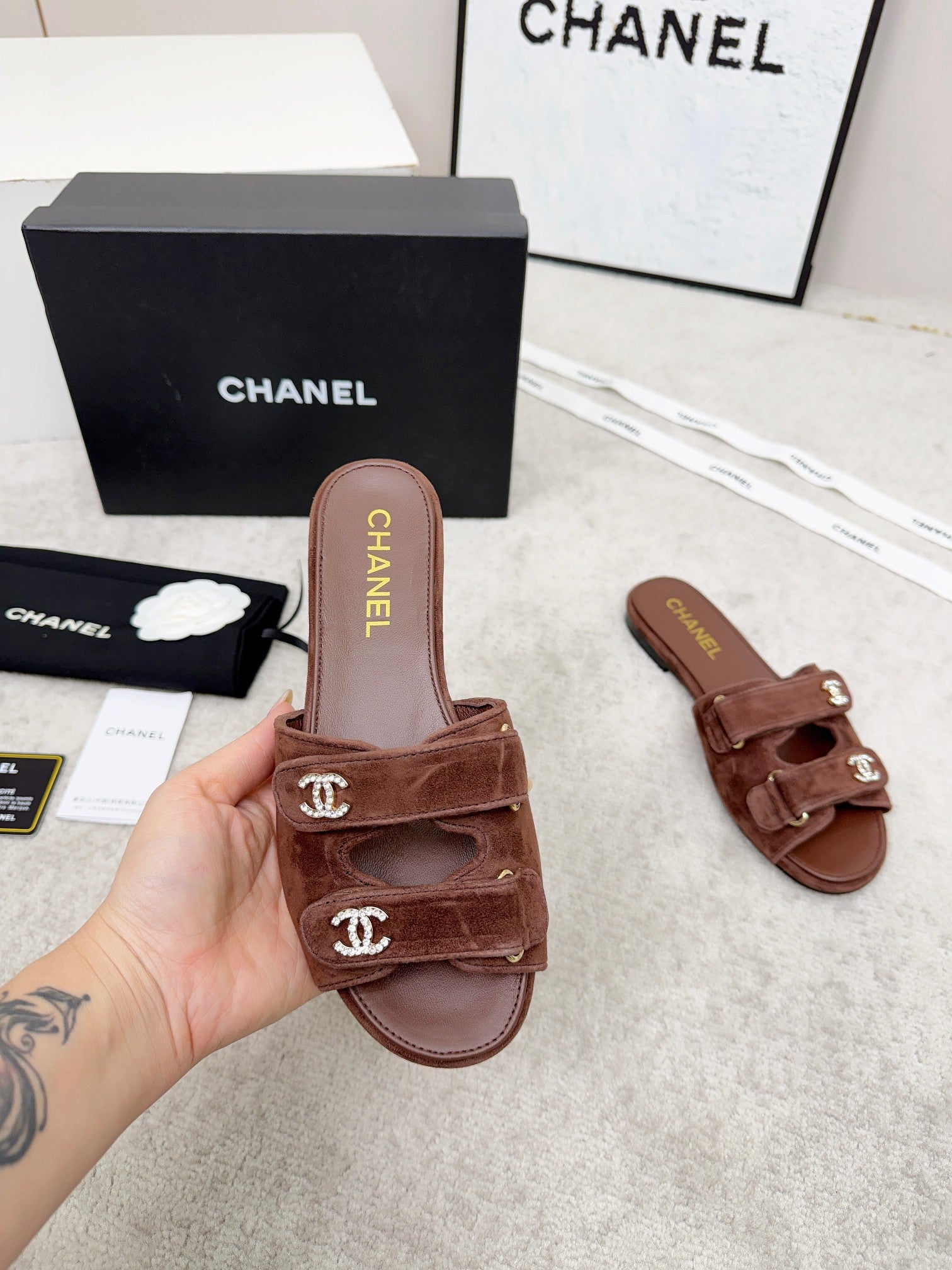CHANEL 26S DOUBLE STRAP SLIDE SANDALS IN BROWN SUEDE AND CALFSKIN