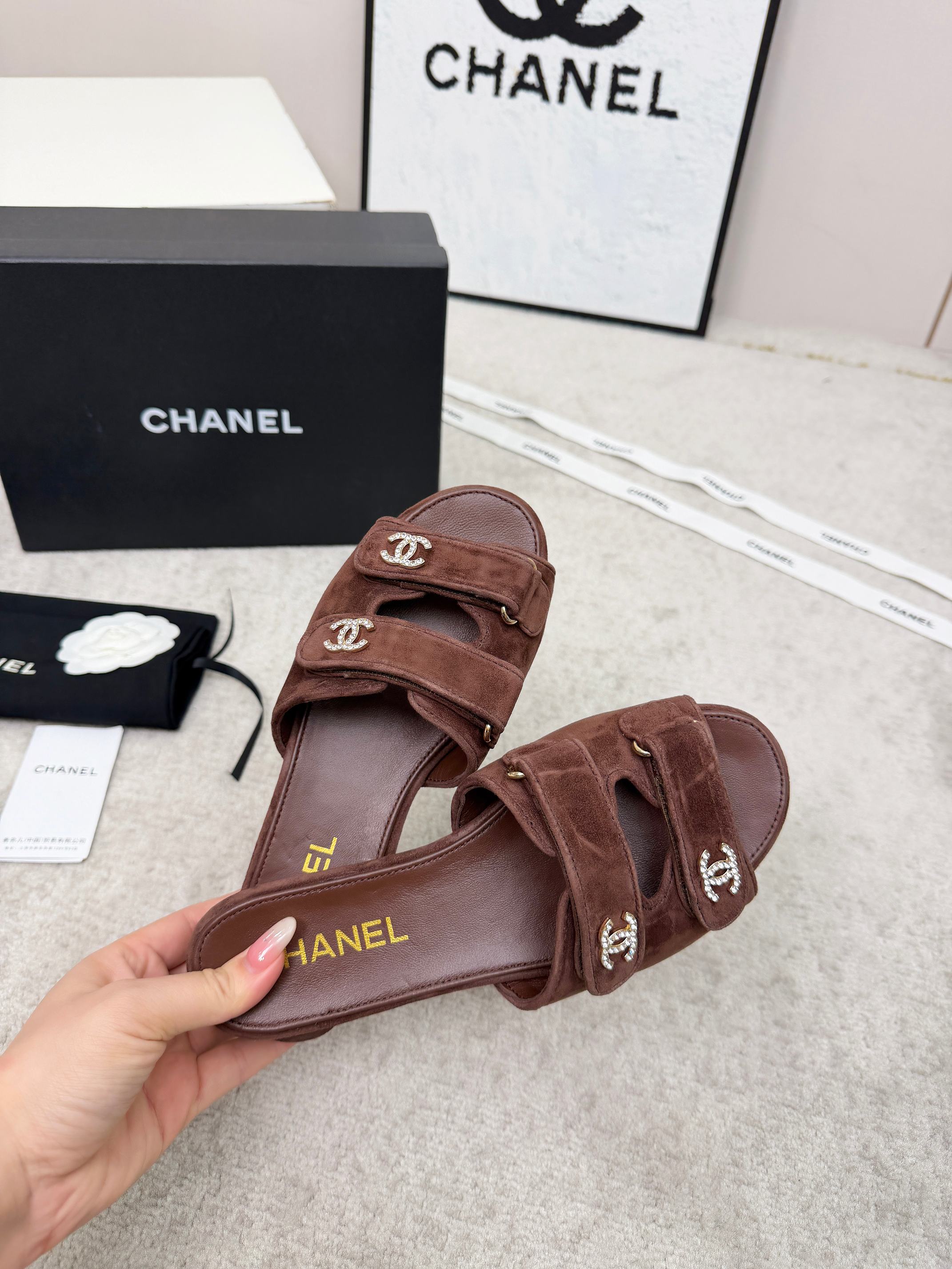 CHANEL 26S DOUBLE STRAP SLIDE SANDALS IN BROWN SUEDE AND CALFSKIN