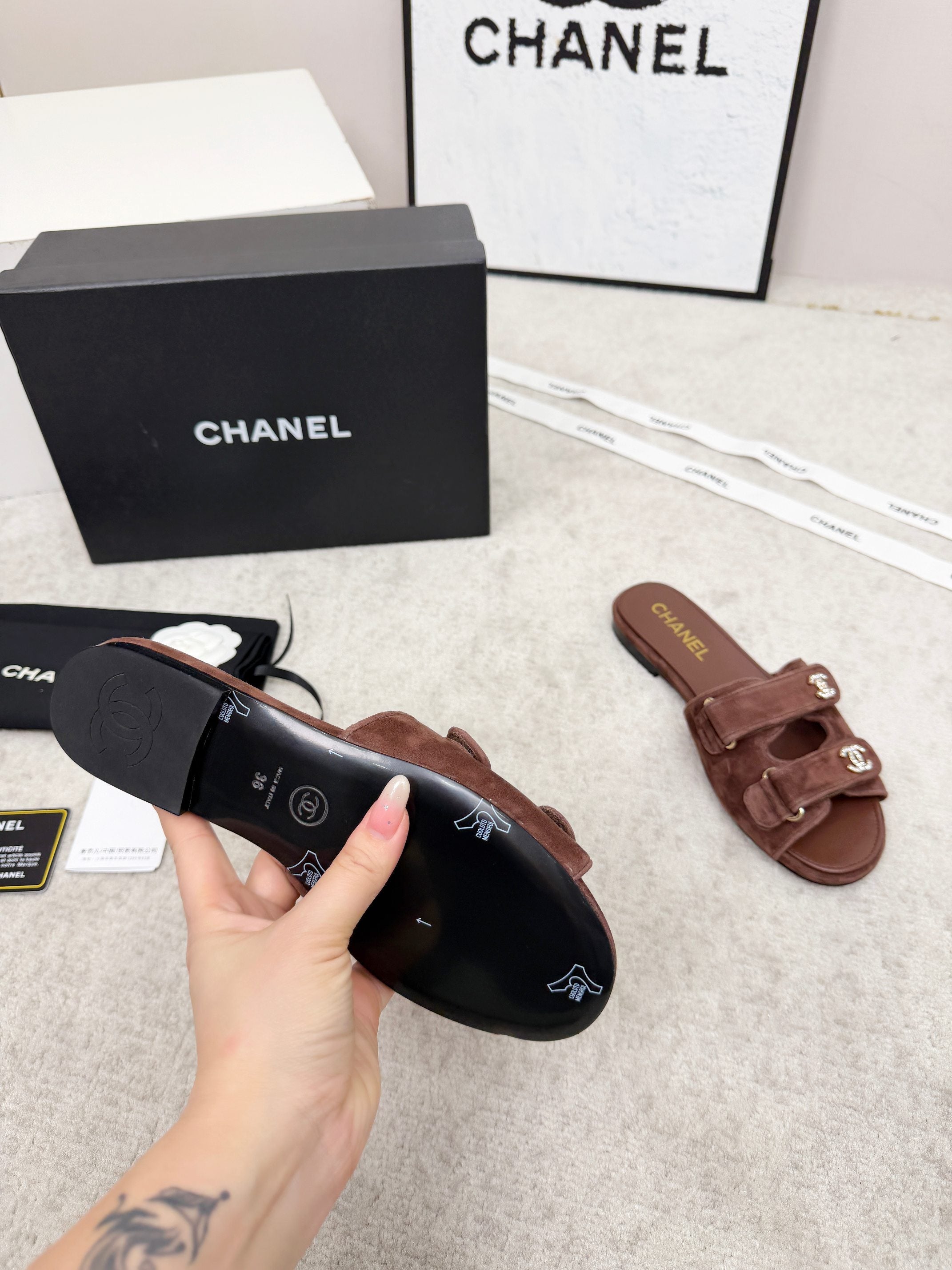 CHANEL 26S DOUBLE STRAP SLIDE SANDALS IN BROWN SUEDE AND CALFSKIN