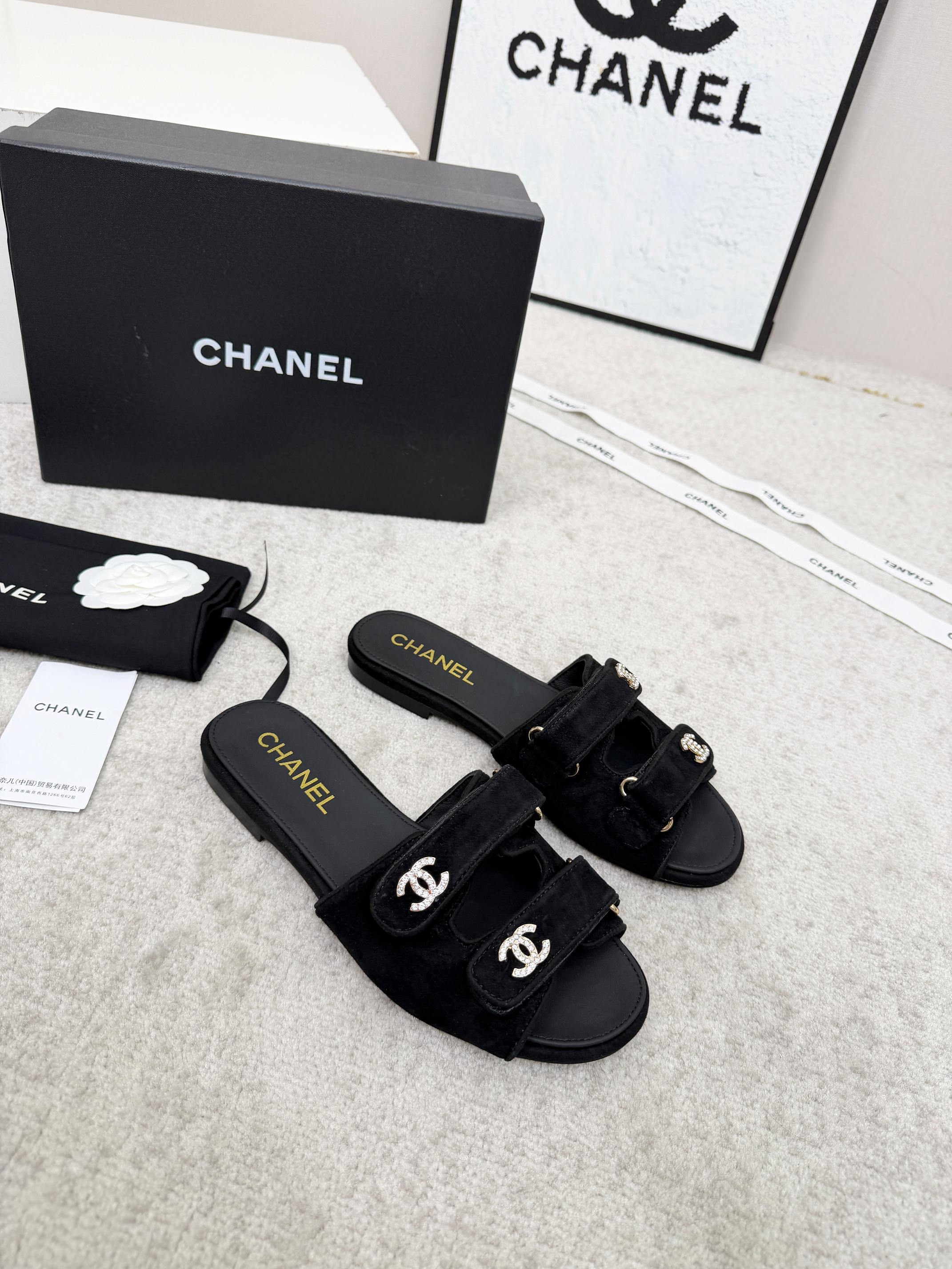 CHANEL 26S DOUBLE STRAP SLIDE SANDALS IN BLACK SUEDE AND CALFSKIN