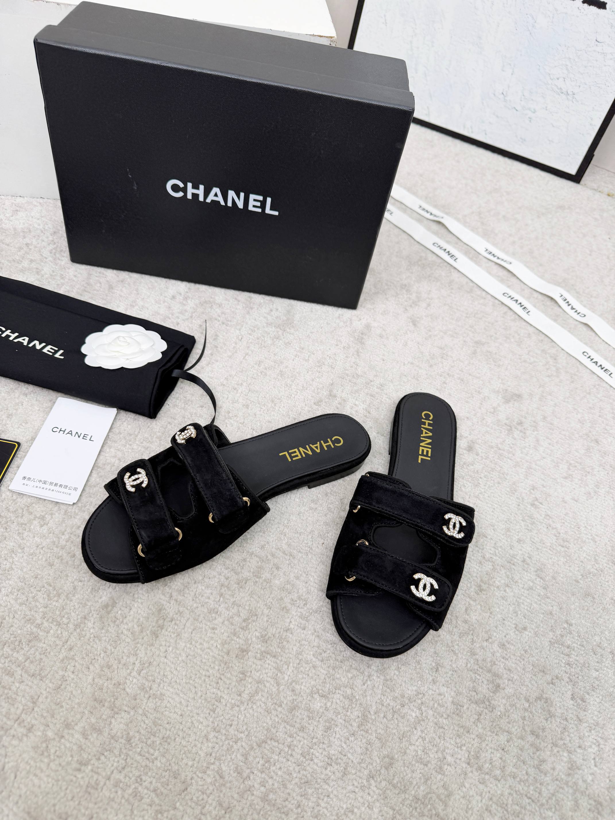 CHANEL 26S DOUBLE STRAP SLIDE SANDALS IN BLACK SUEDE AND CALFSKIN