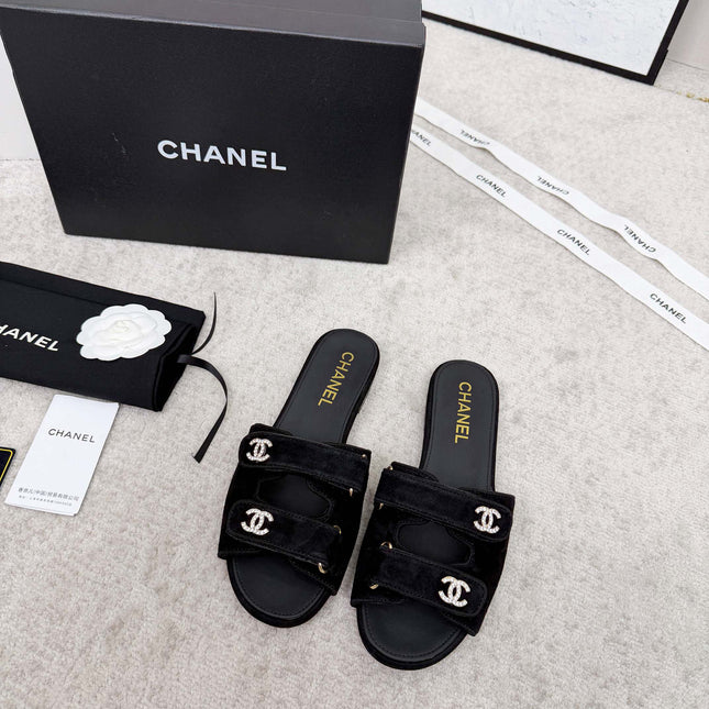 CHANEL 26S DOUBLE STRAP SLIDE SANDALS IN BLACK SUEDE AND CALFSKIN