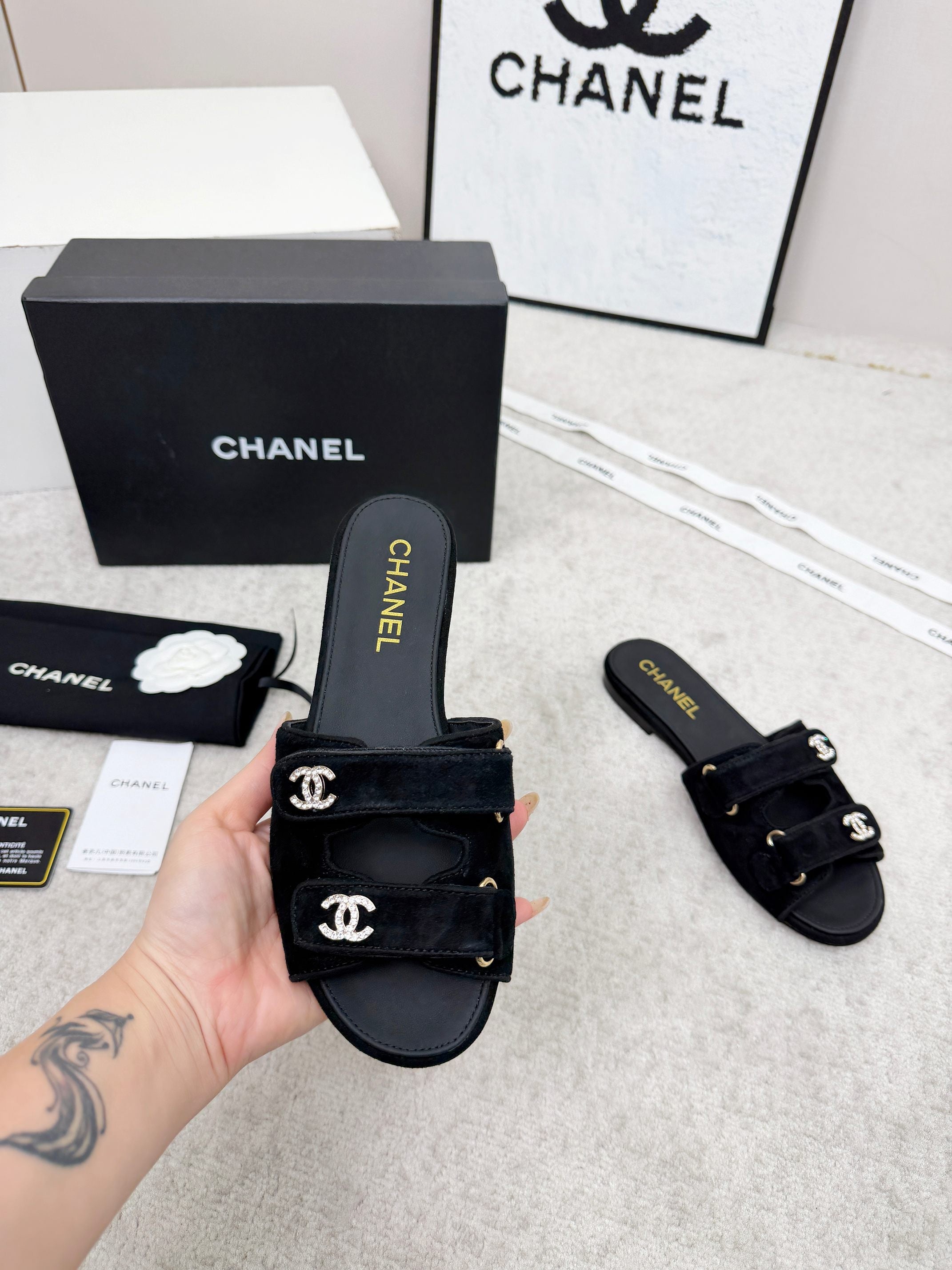 CHANEL 26S DOUBLE STRAP SLIDE SANDALS IN BLACK SUEDE AND CALFSKIN
