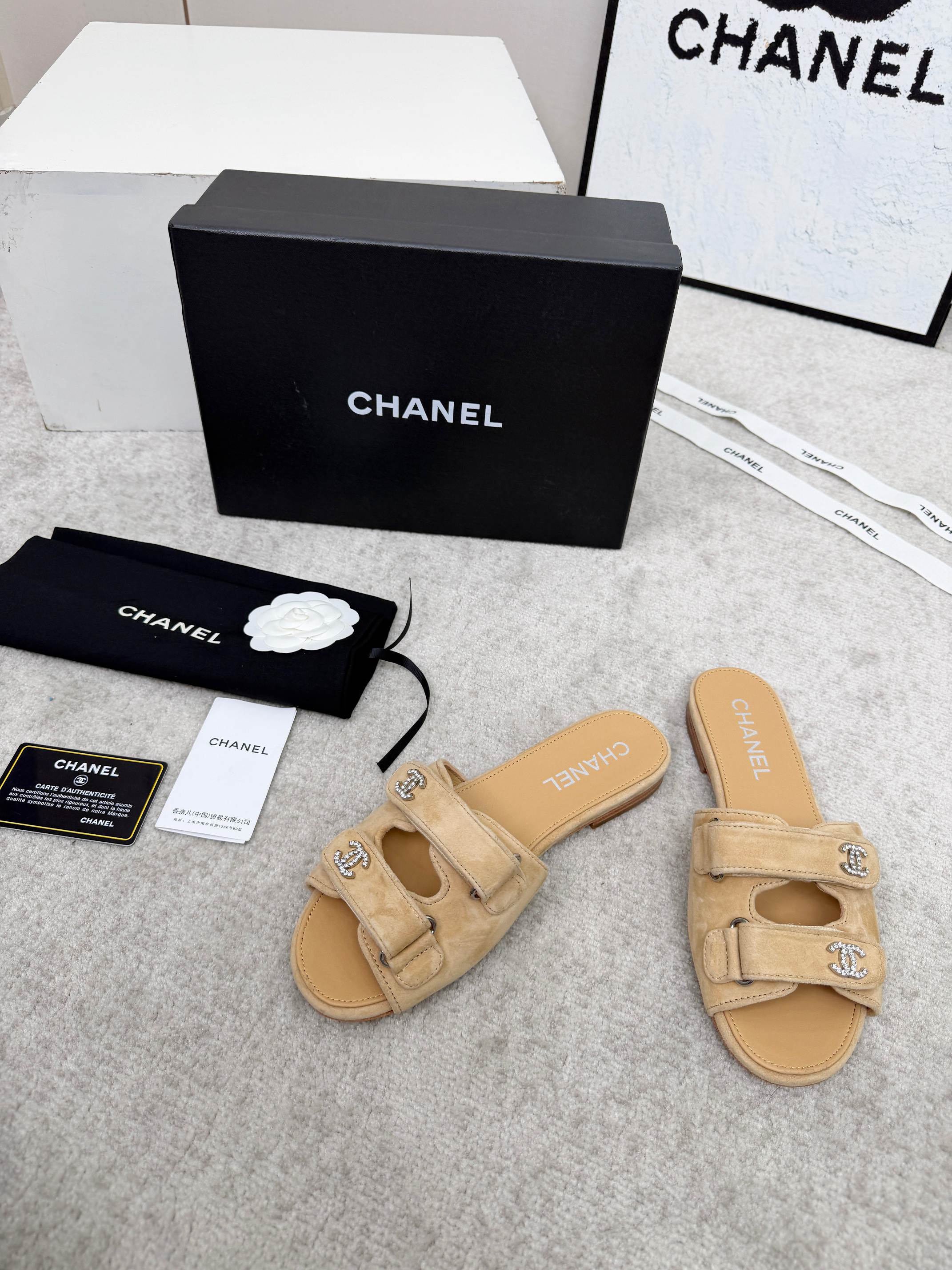 CHANEL 26S DOUBLE STRAP SLIDE SANDALS IN BEIGE SUEDE AND CALFSKIN