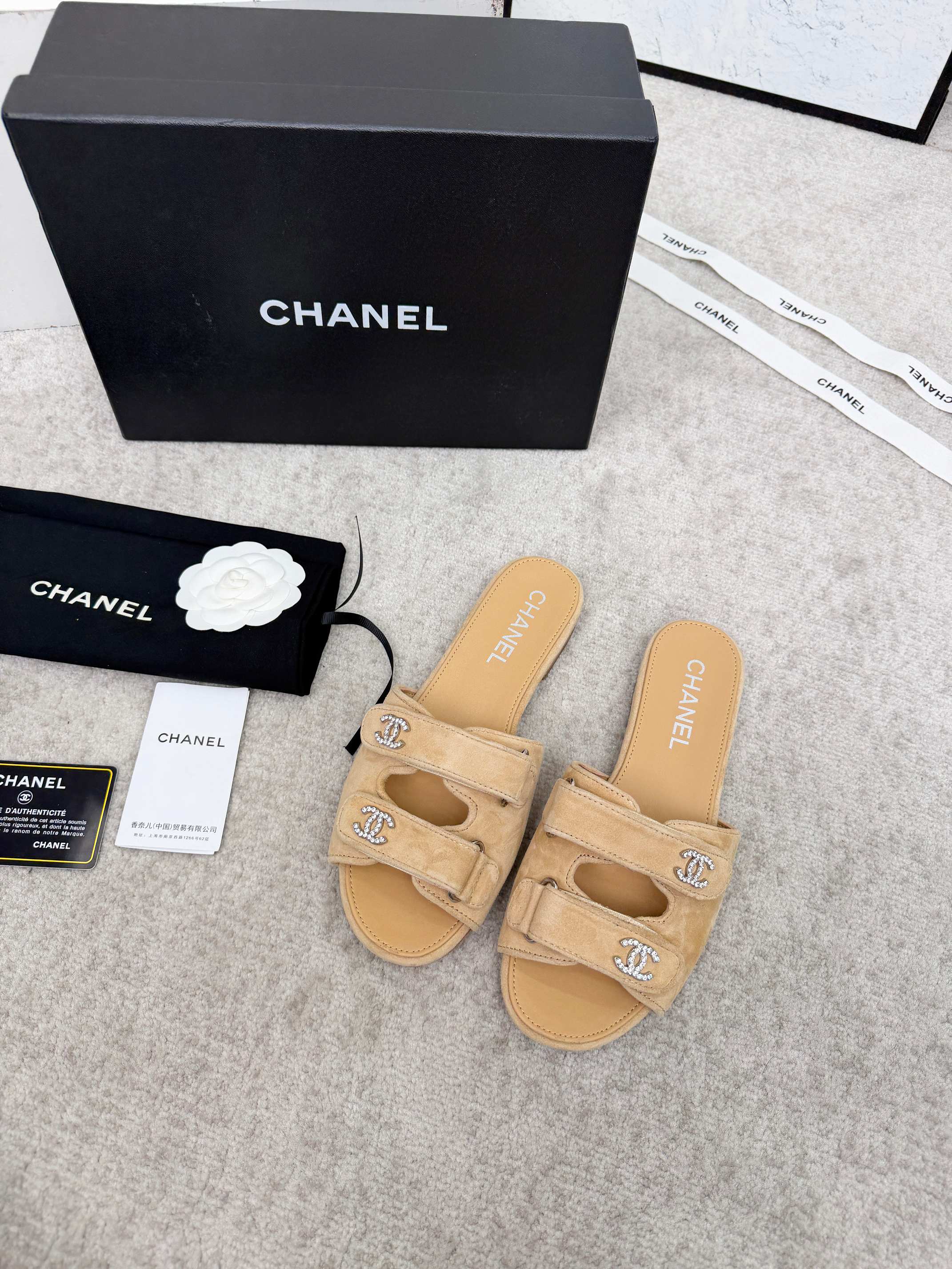 CHANEL 26S DOUBLE STRAP SLIDE SANDALS IN BEIGE SUEDE AND CALFSKIN