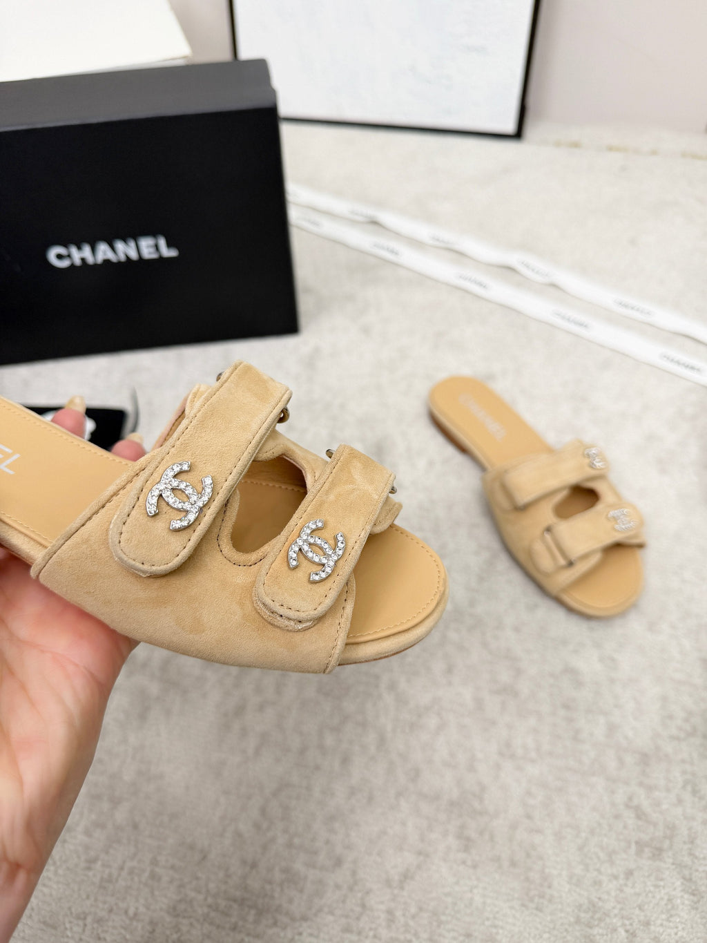 CHANEL 26S DOUBLE STRAP SLIDE SANDALS IN BEIGE SUEDE AND CALFSKIN