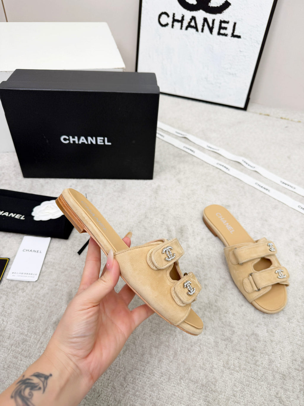 CHANEL 26S DOUBLE STRAP SLIDE SANDALS IN BEIGE SUEDE AND CALFSKIN