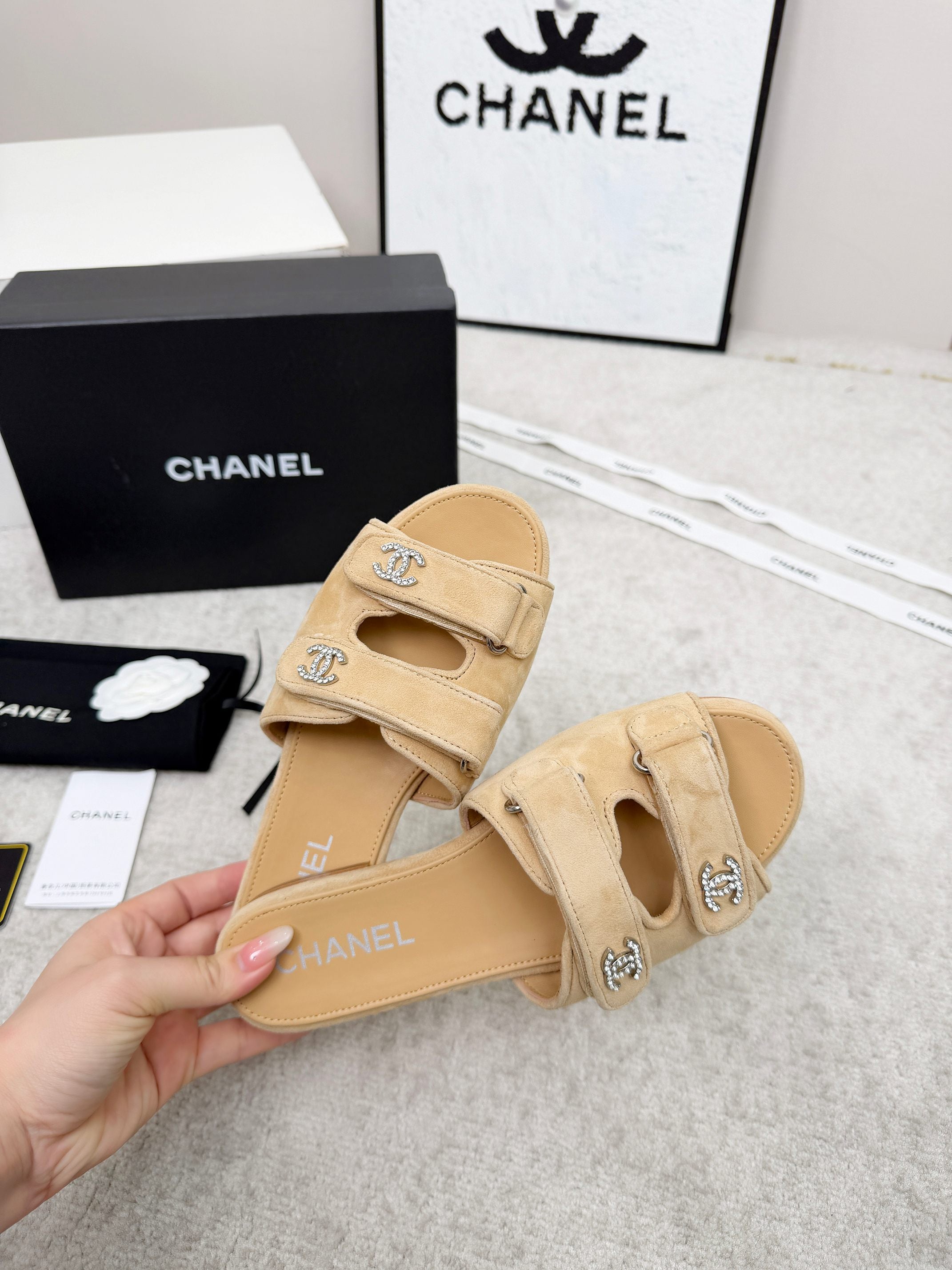 CHANEL 26S DOUBLE STRAP SLIDE SANDALS IN BEIGE SUEDE AND CALFSKIN