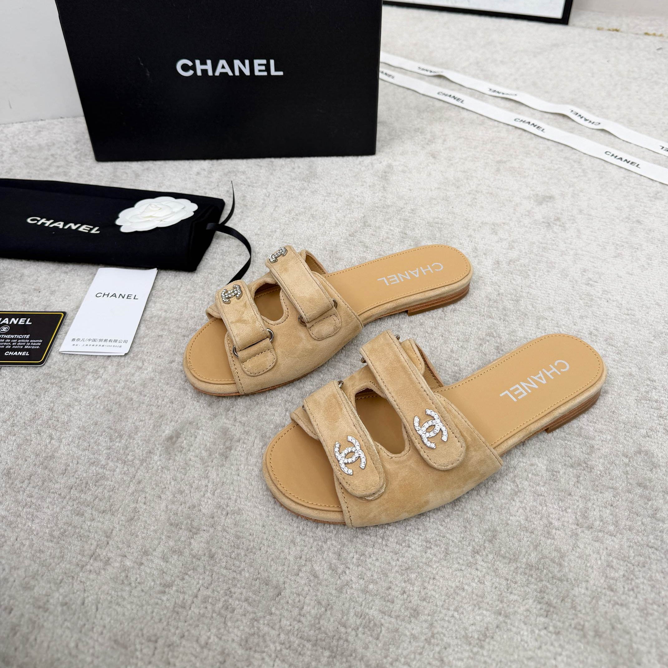 CHANEL 26S DOUBLE STRAP SLIDE SANDALS IN BEIGE SUEDE AND CALFSKIN