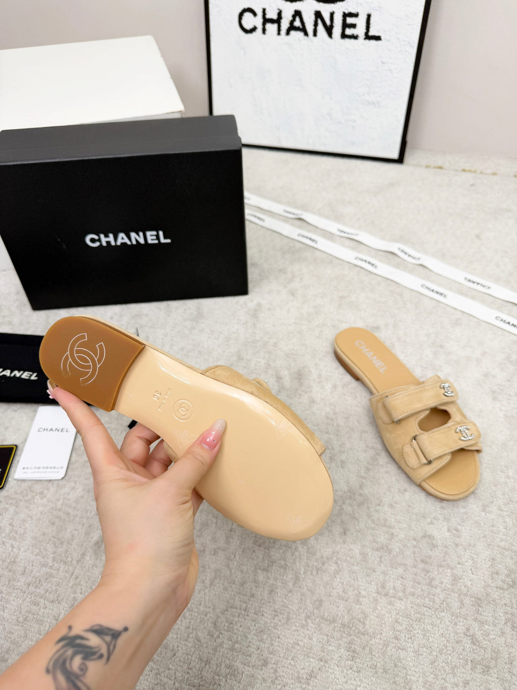 CHANEL 26S DOUBLE STRAP SLIDE SANDALS IN BEIGE SUEDE AND CALFSKIN