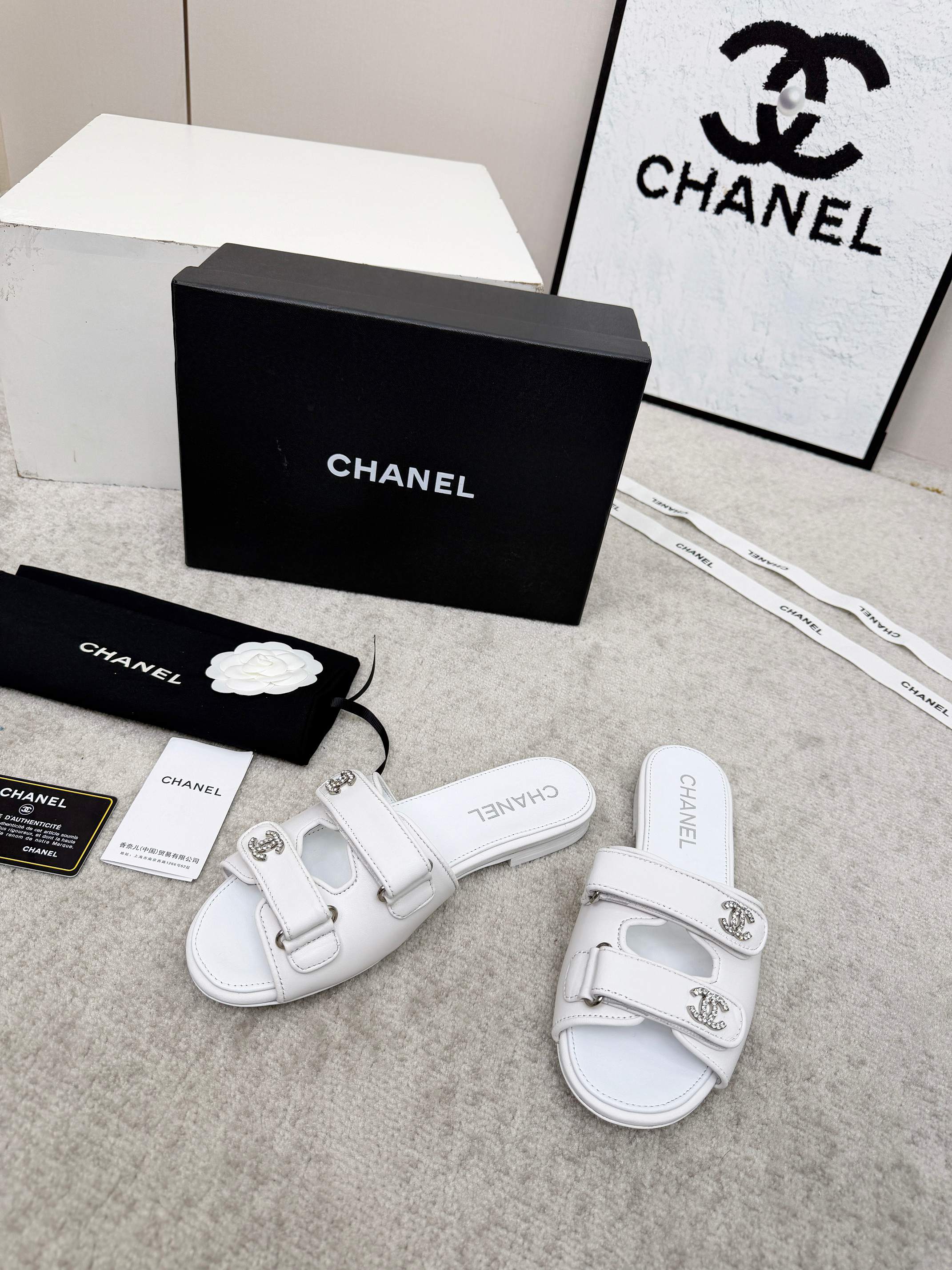 CHANEL 26S DOUBLE STRAP SLIDE SANDALS IN WHITE CALFSKIN