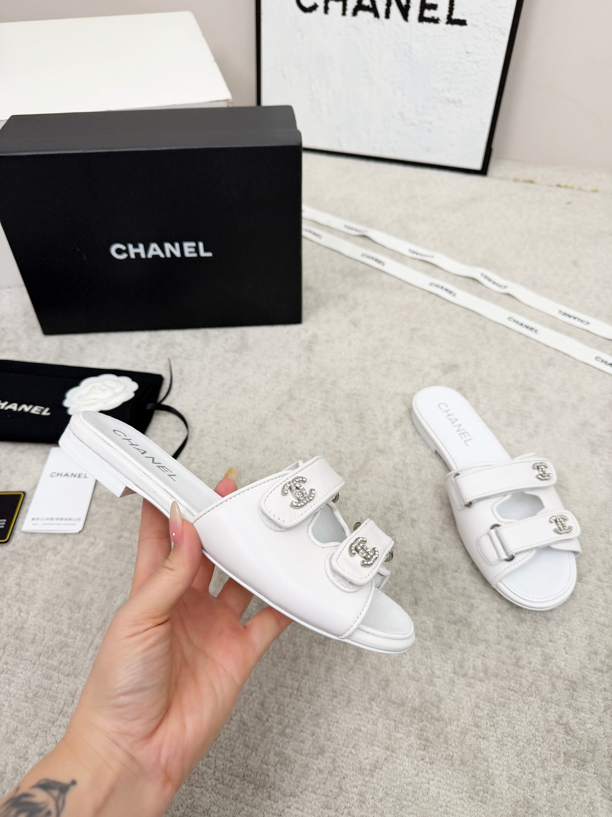 CHANEL 26S DOUBLE STRAP SLIDE SANDALS IN WHITE CALFSKIN