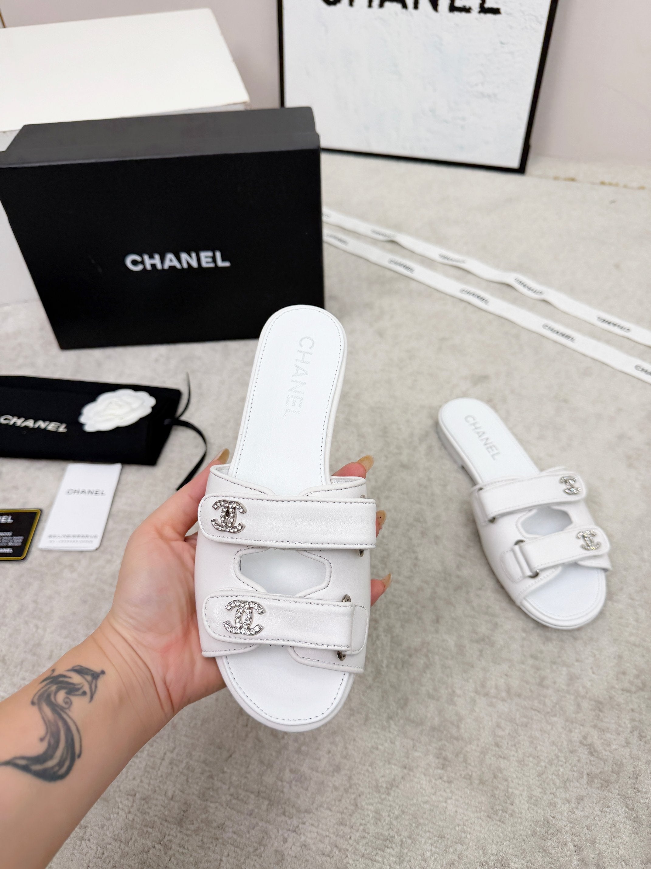CHANEL 26S DOUBLE STRAP SLIDE SANDALS IN WHITE CALFSKIN