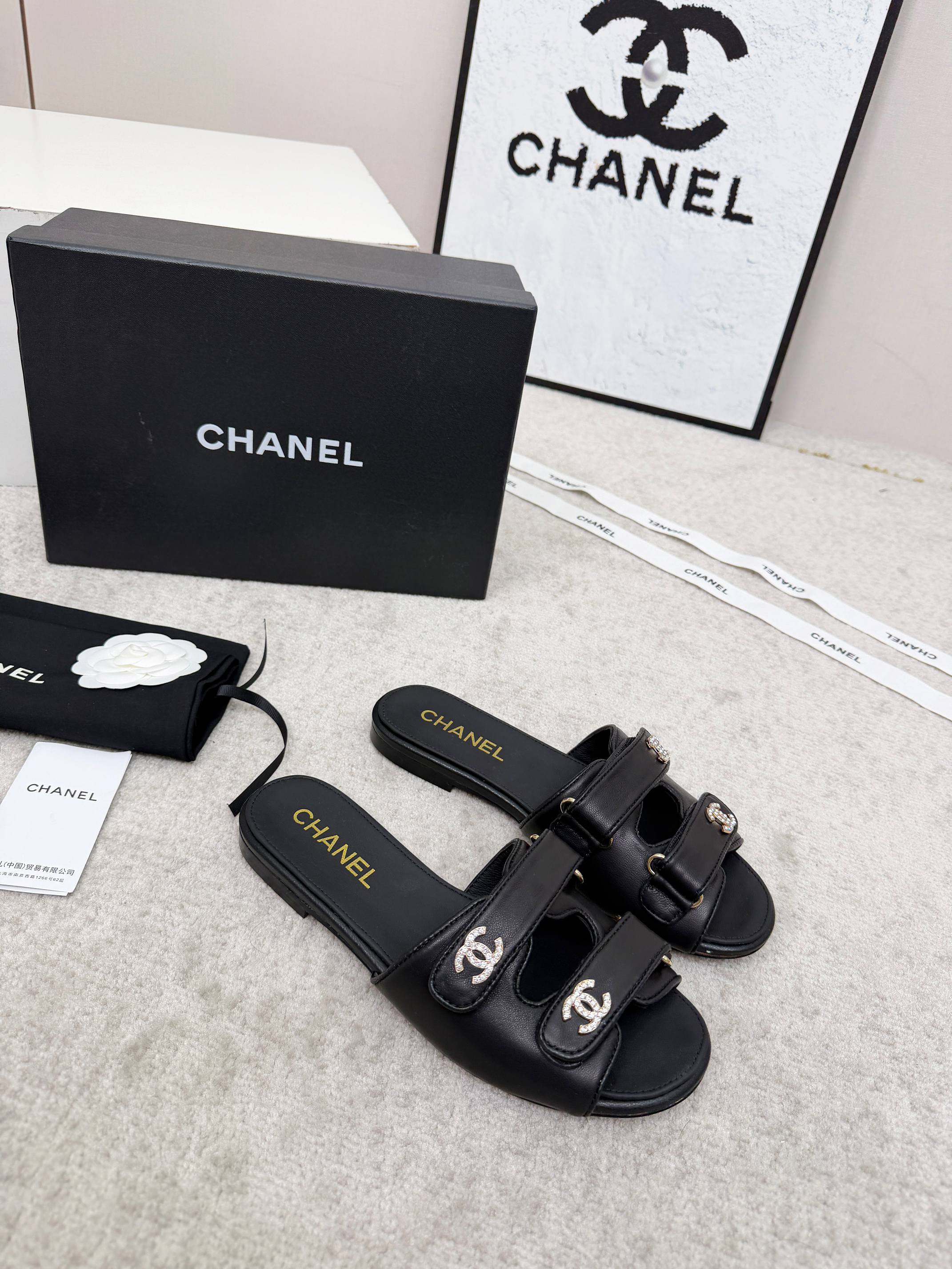 CHANEL 26S DOUBLE STRAP SLIDE SANDALS IN BLACK CALFSKIN