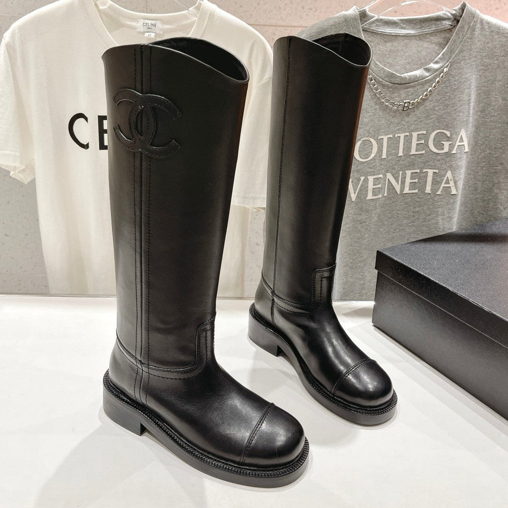 CC EMBOSSED LOGO HIGH BOOTS BLACK CALFSKIN
