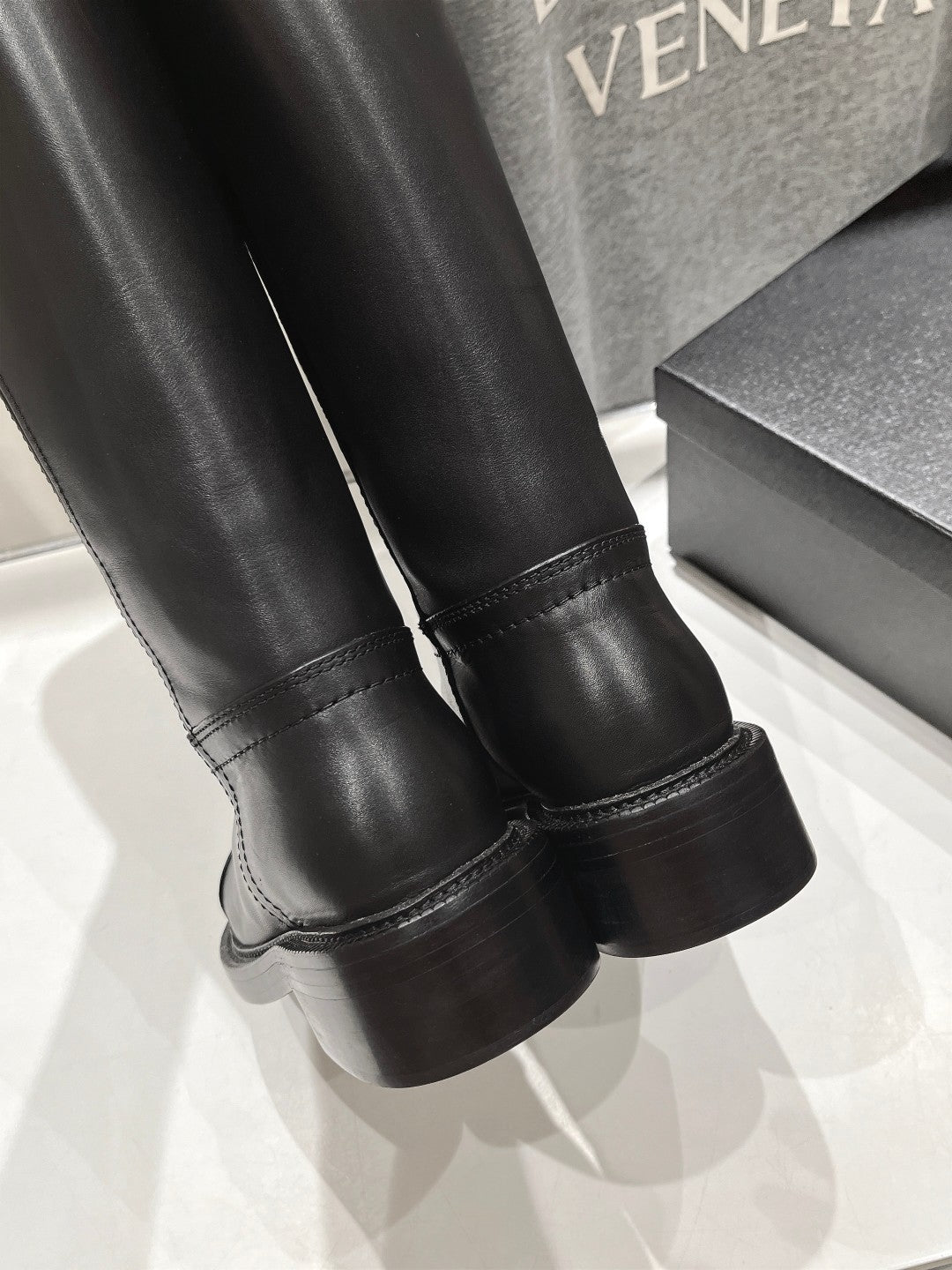 CC EMBOSSED LOGO HIGH BOOTS BLACK CALFSKIN