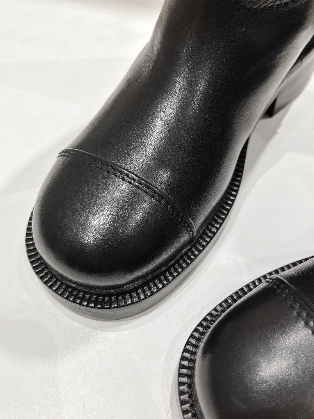 CC EMBOSSED LOGO HIGH BOOTS BLACK CALFSKIN