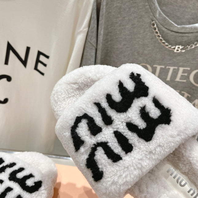 MIUMIU 26S SANDALS IN CREAM WHITE SHEARLING WITH LOGO LETTERING