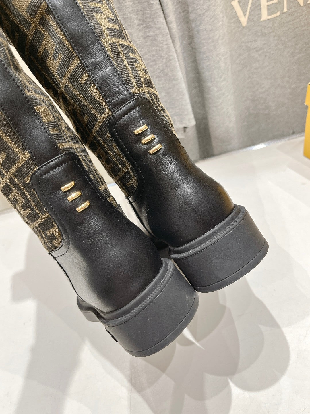 FENDI 25S HIGH BOOTS IN BLACK COWHIDE AND BROWN CANVAS LOGO EMBOSSING