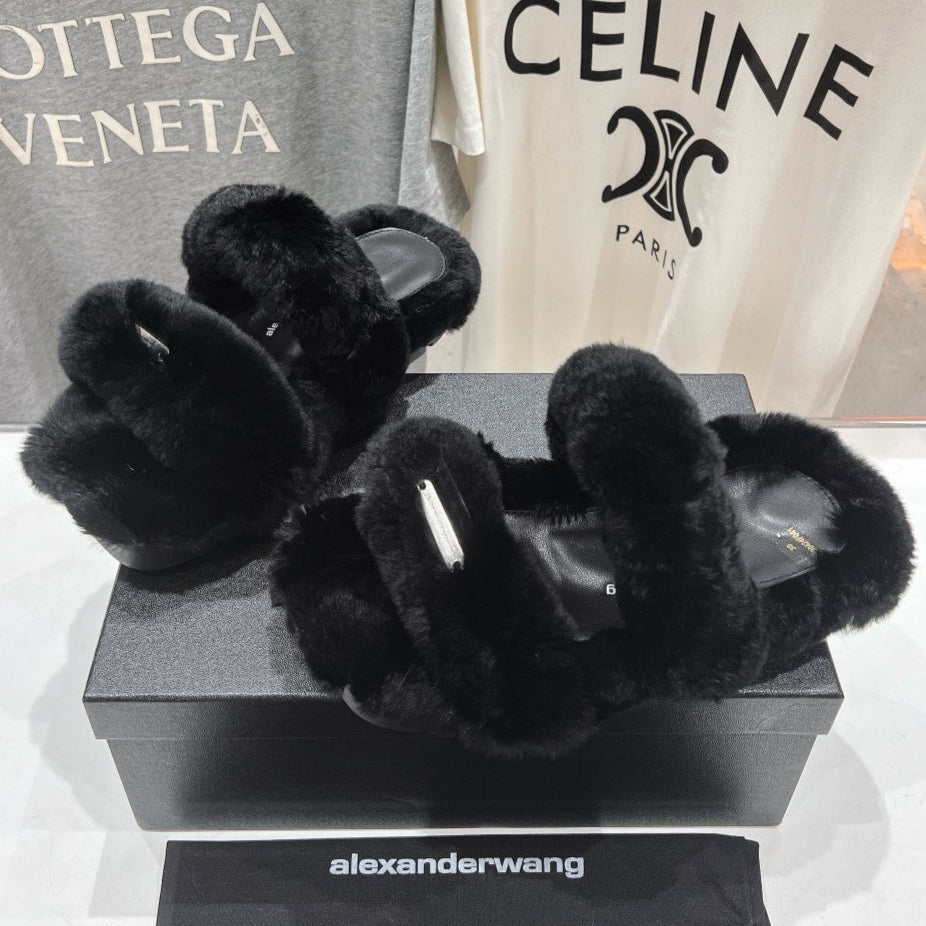 CHUNKY PLATFORM SLIPPER IN BLACK RABBIT FUR