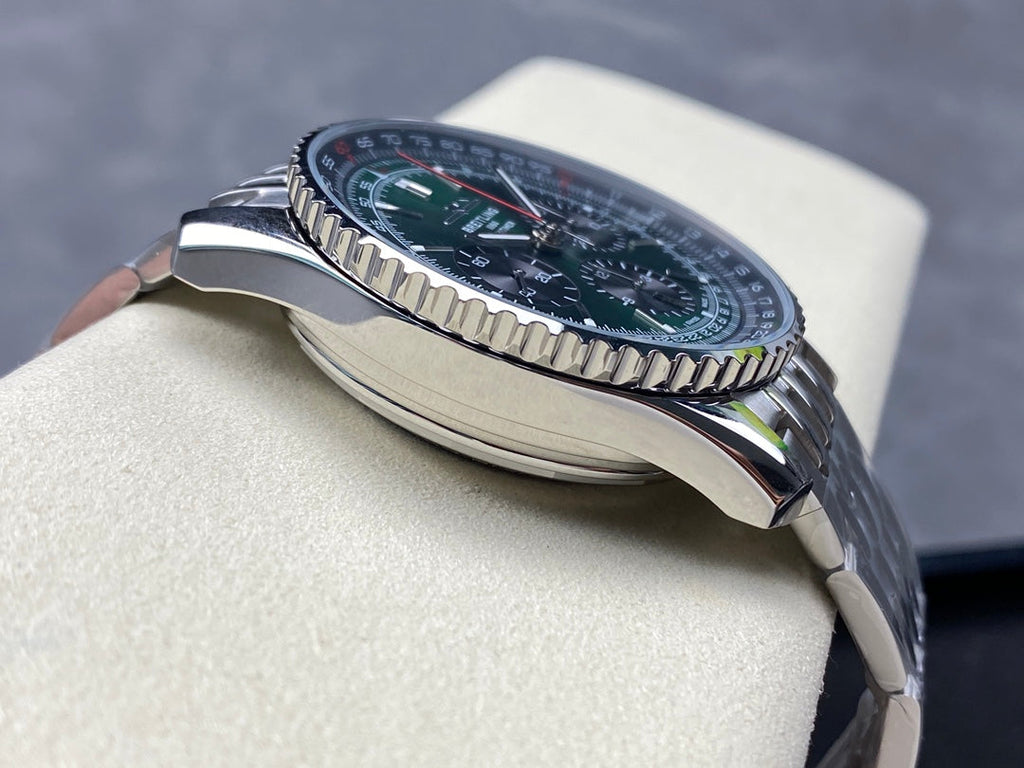 NAVITIMER B01 CHRONOGRAPH 43 ALL STEEL GREEN MIX BLACK DIAL