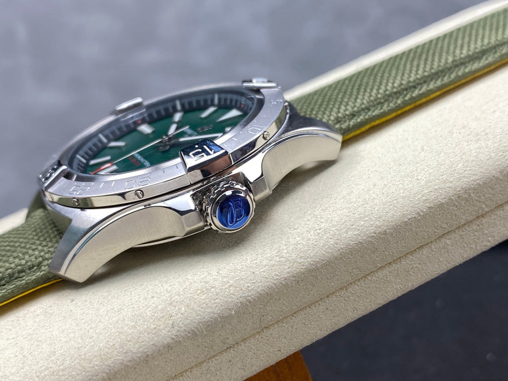 AVENGER AUTOMATIC 42 STEEL CASE GREEN NYLON STRAP
