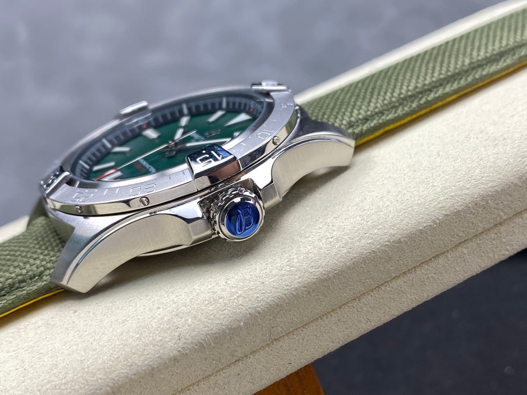 AVENGER AUTOMATIC 42 STEEL CASE GREEN NYLON STRAP