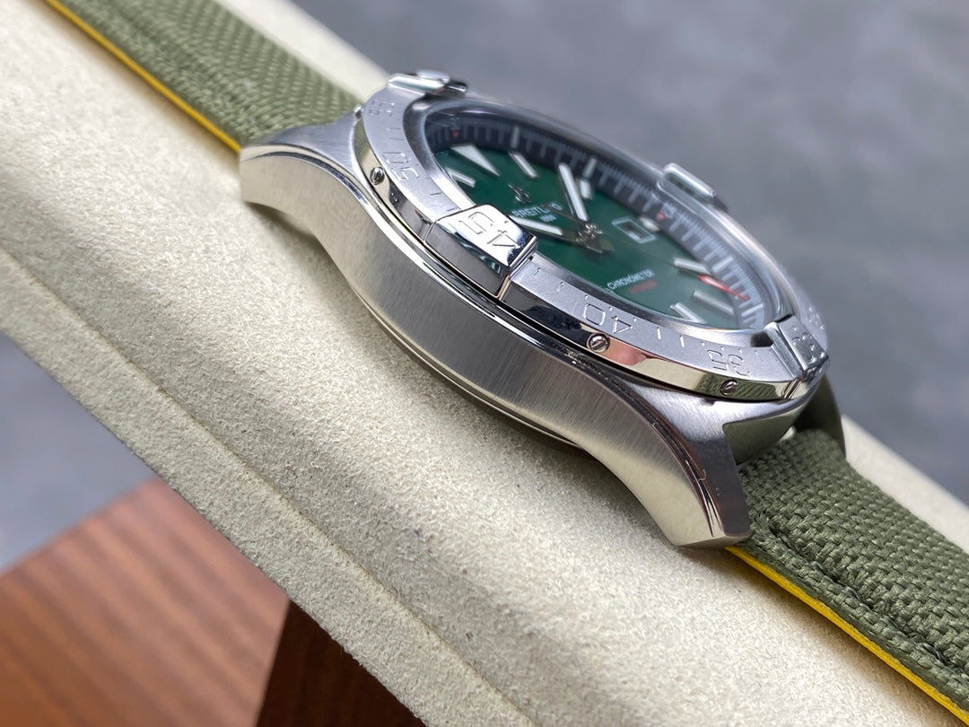 AVENGER AUTOMATIC 42 STEEL CASE GREEN NYLON STRAP