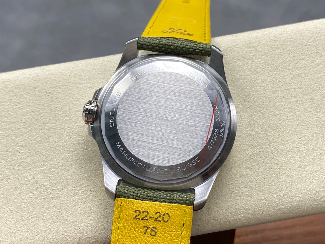 AVENGER AUTOMATIC 42 STEEL CASE GREEN NYLON STRAP