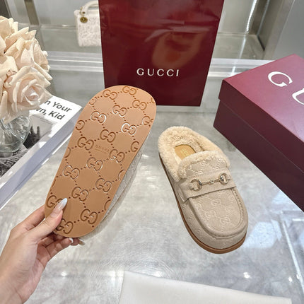 GUCCI 26S MULES IN LIGHT BEIGE SUEDE GG LOGO PATTERN