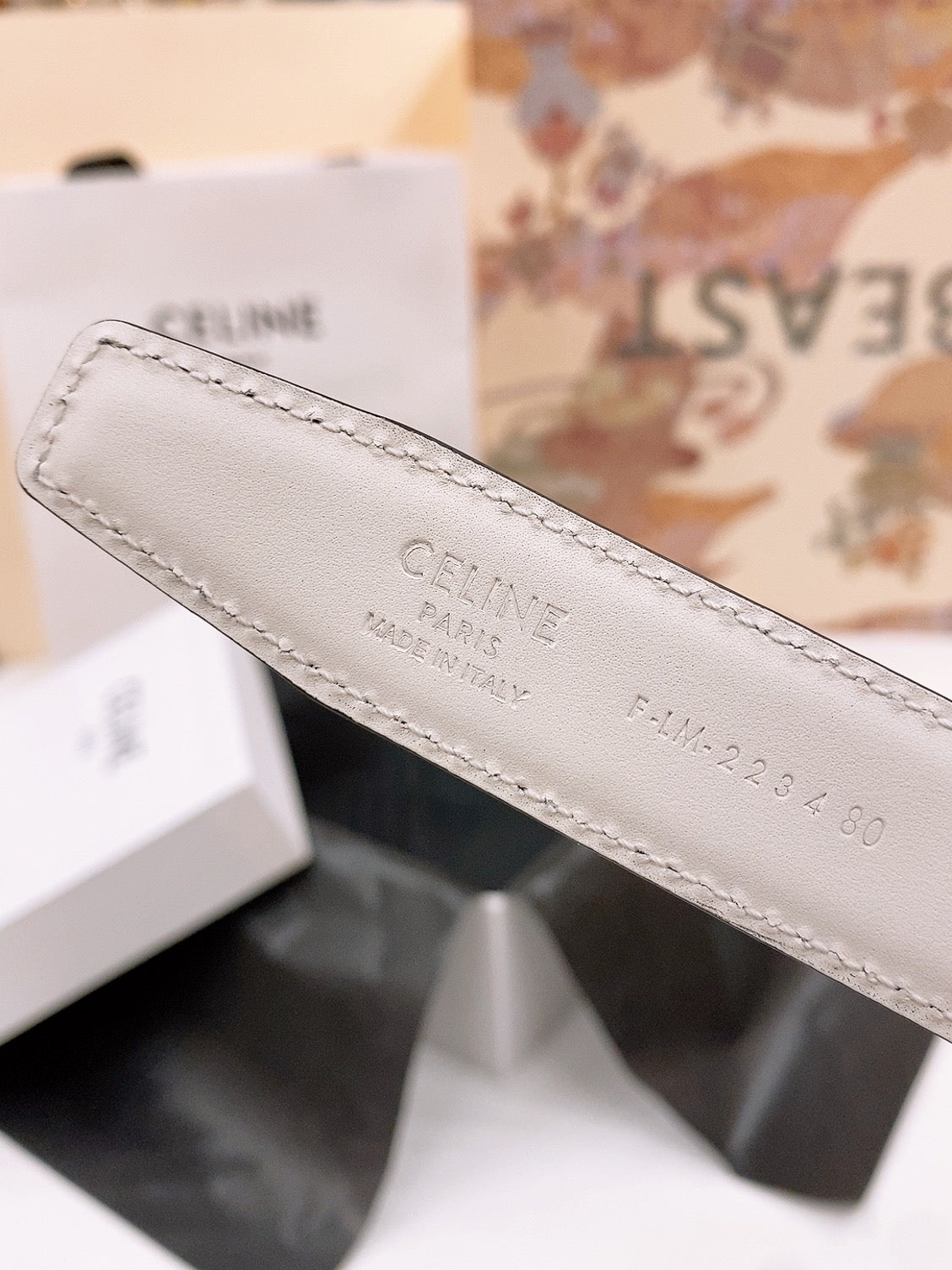 CELINE 25S BELT 25MM REVERSIBLE TRIOMPHE IN WHITE BLACK CALFSKIN 565543